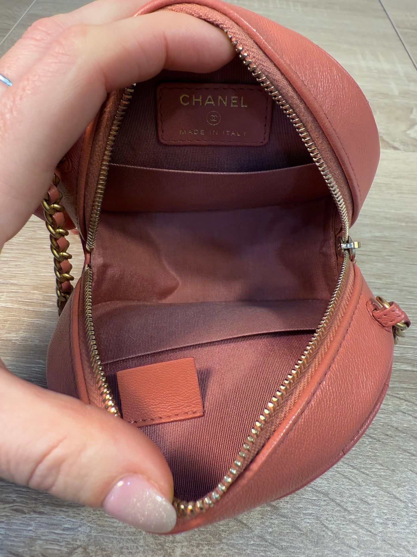 LIKE NEW Chanel Coral Quilted calfskin Round Infinity Clutch on a Chain