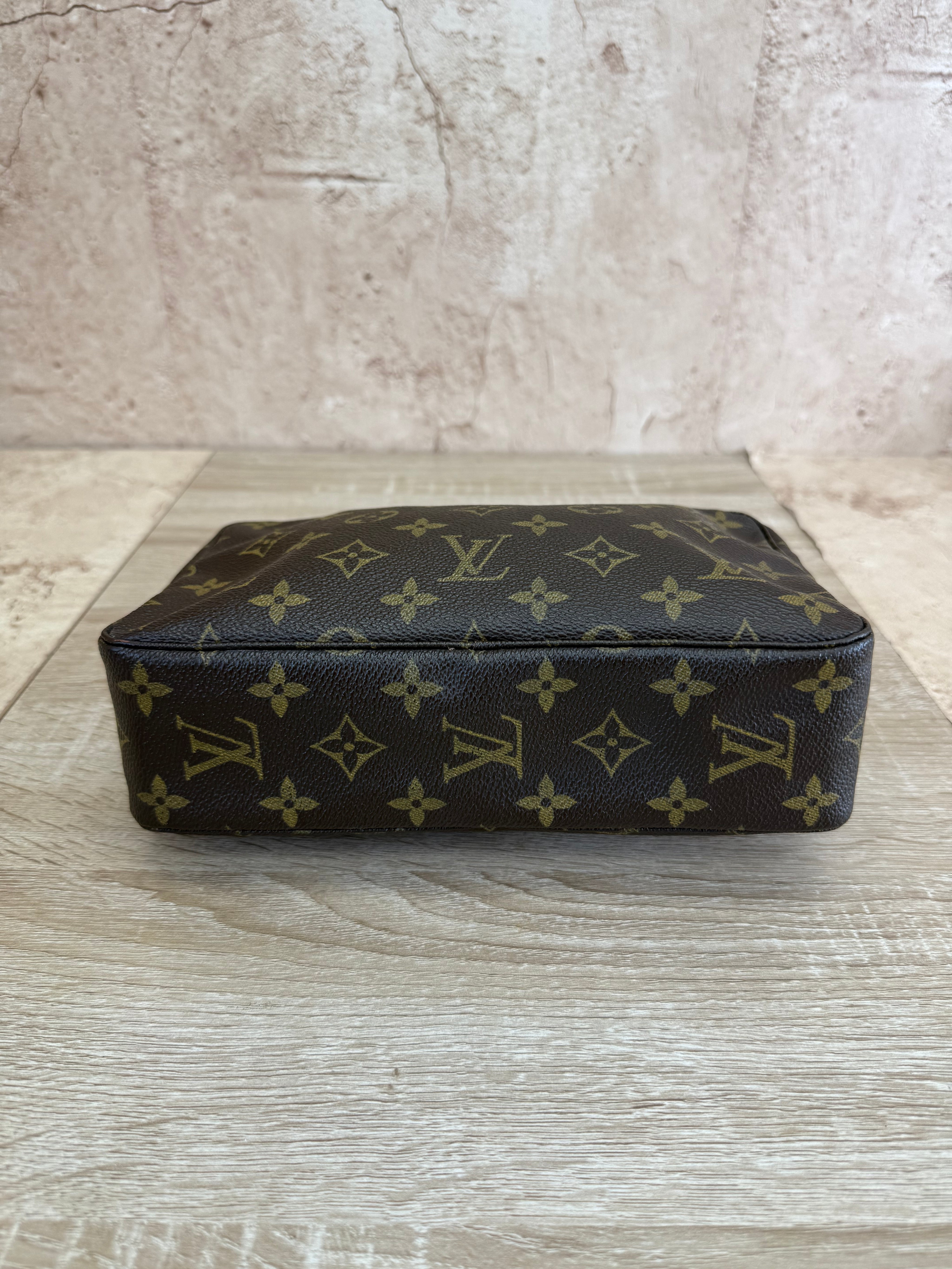 Louis Vuitton Monogram Toiletries 23 Pouch