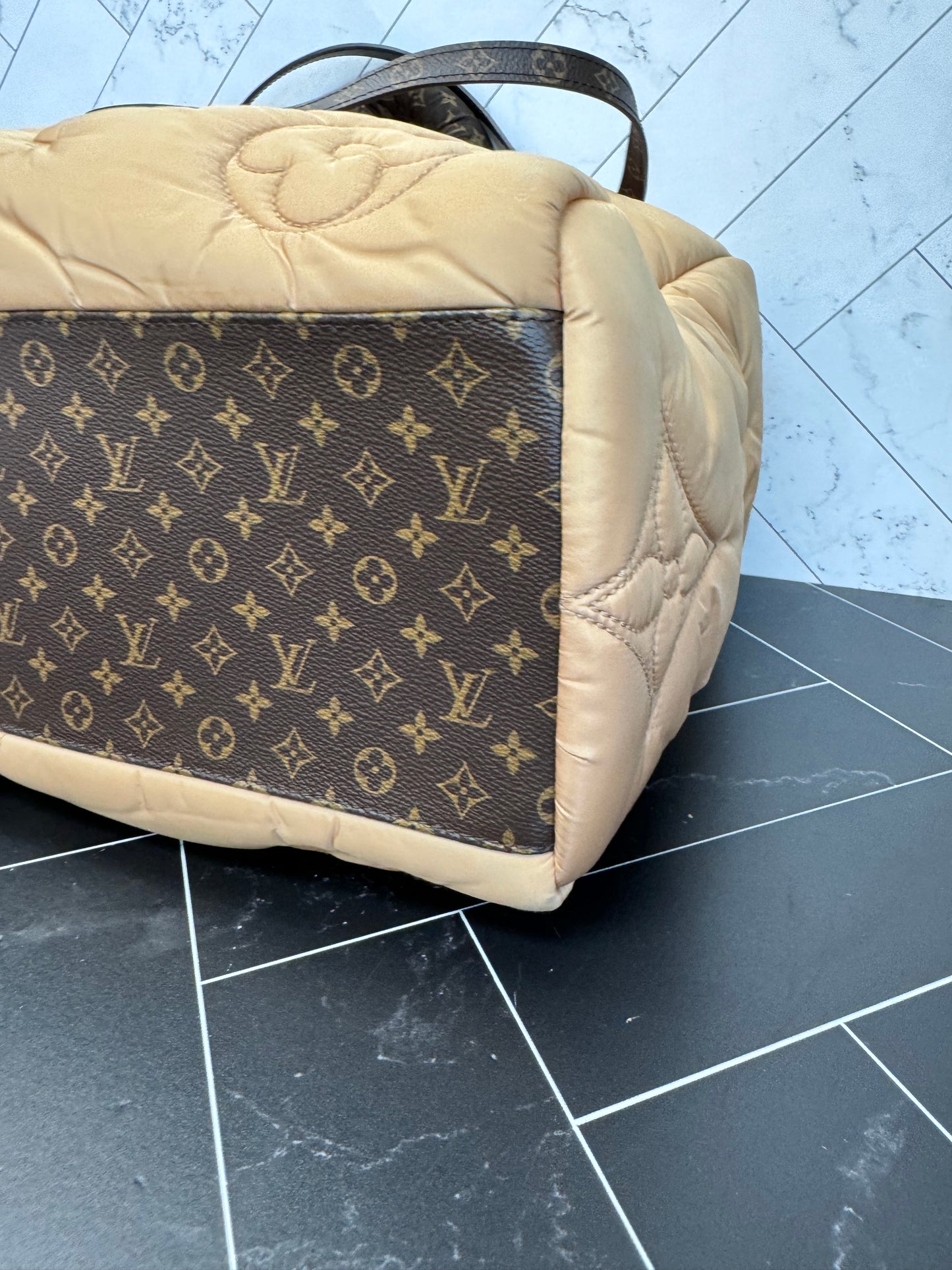 Louis Vuitton Pillow Giant On the Go GM Beige