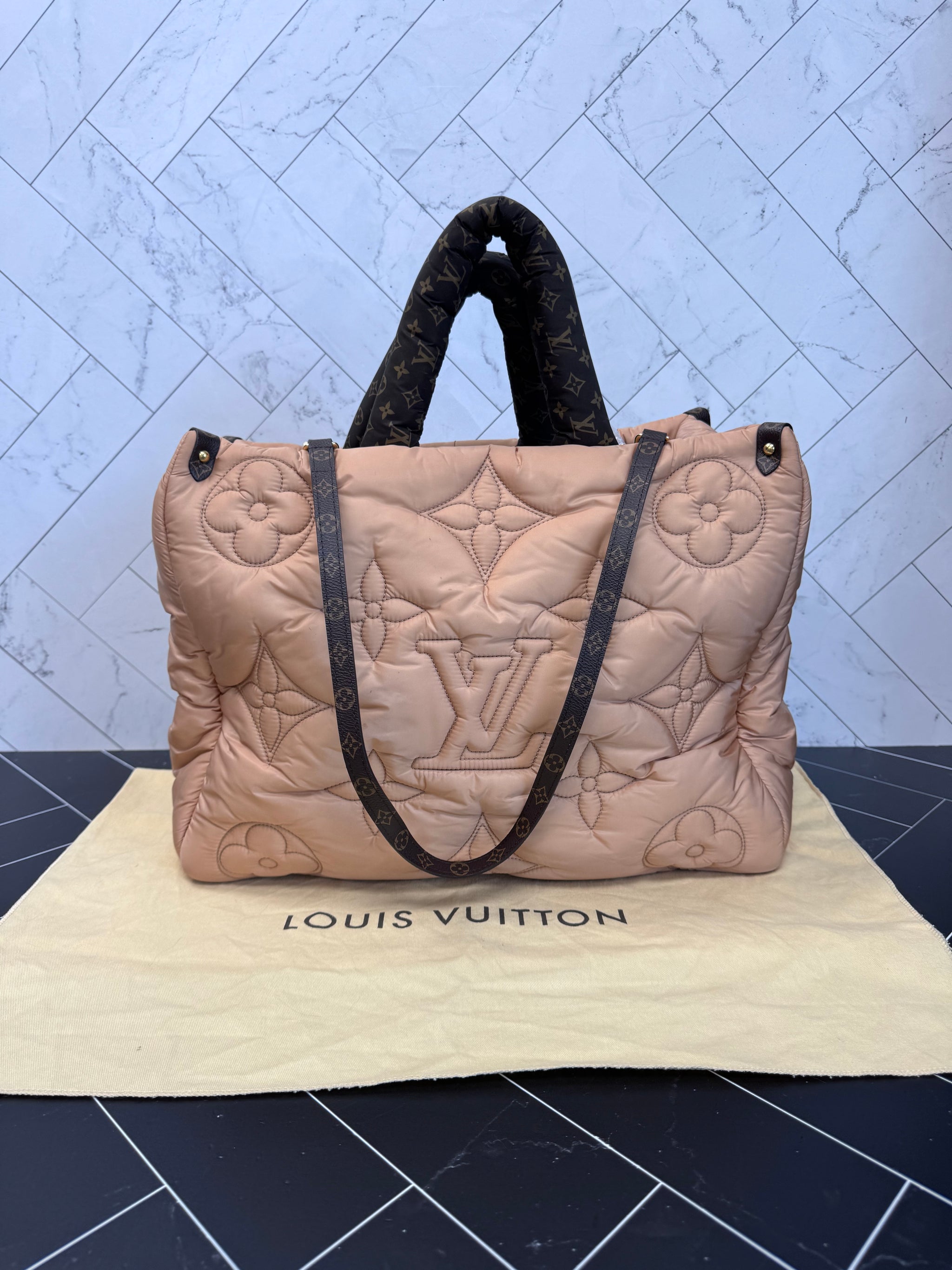 Louis Vuitton Pillow Giant On the Go GM Beige