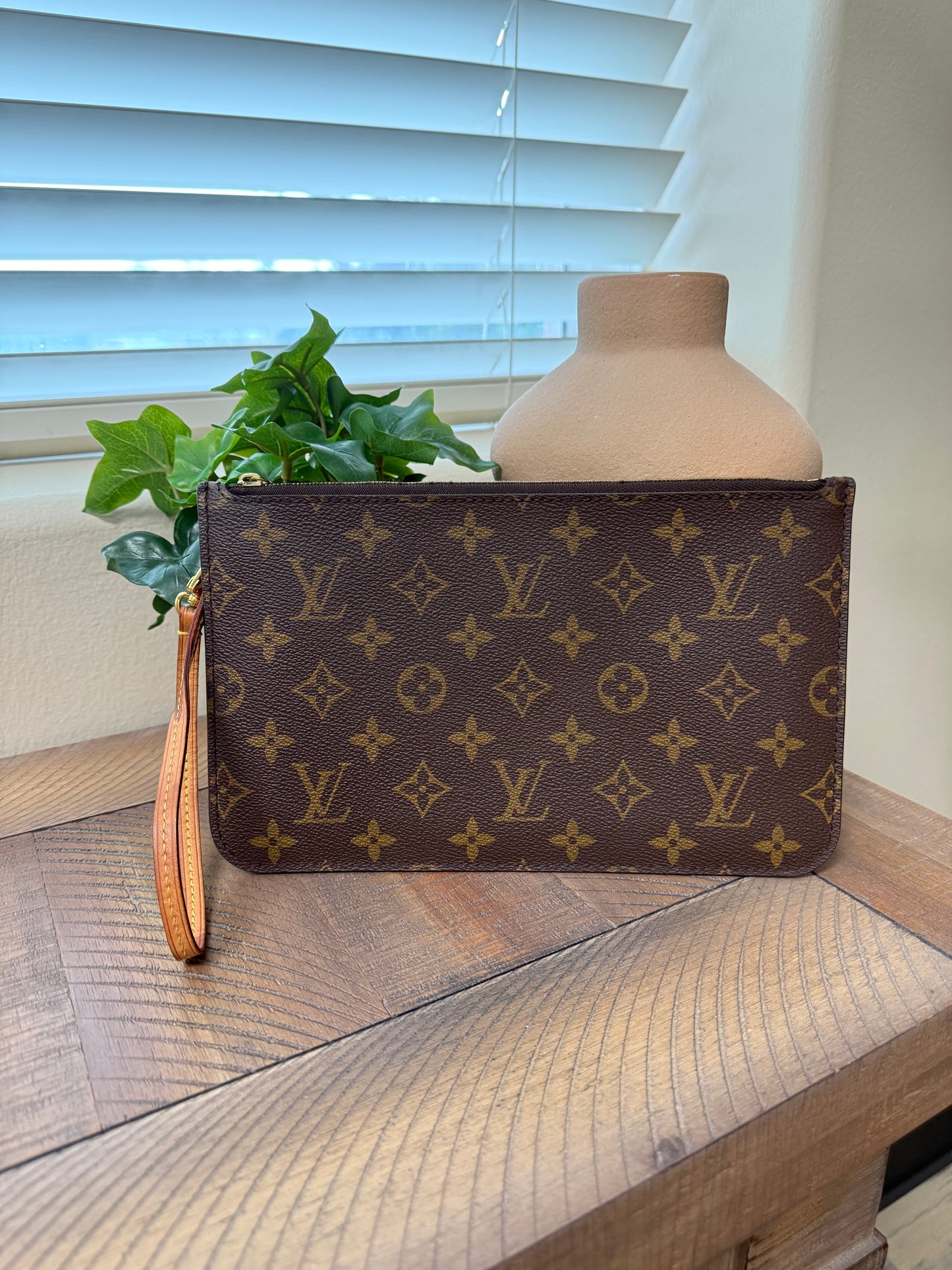 Louis Vuitton Monogram Neverfull MM Pouch