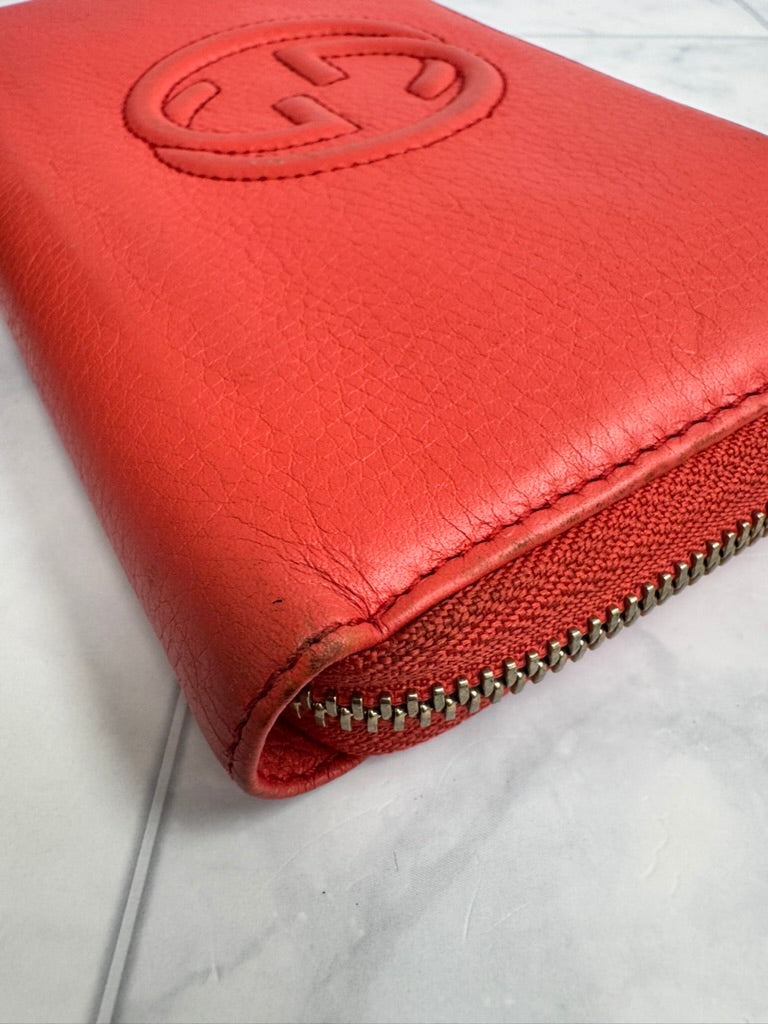 Gucci Red Grained Leather GG Soho Zippy Wallet
