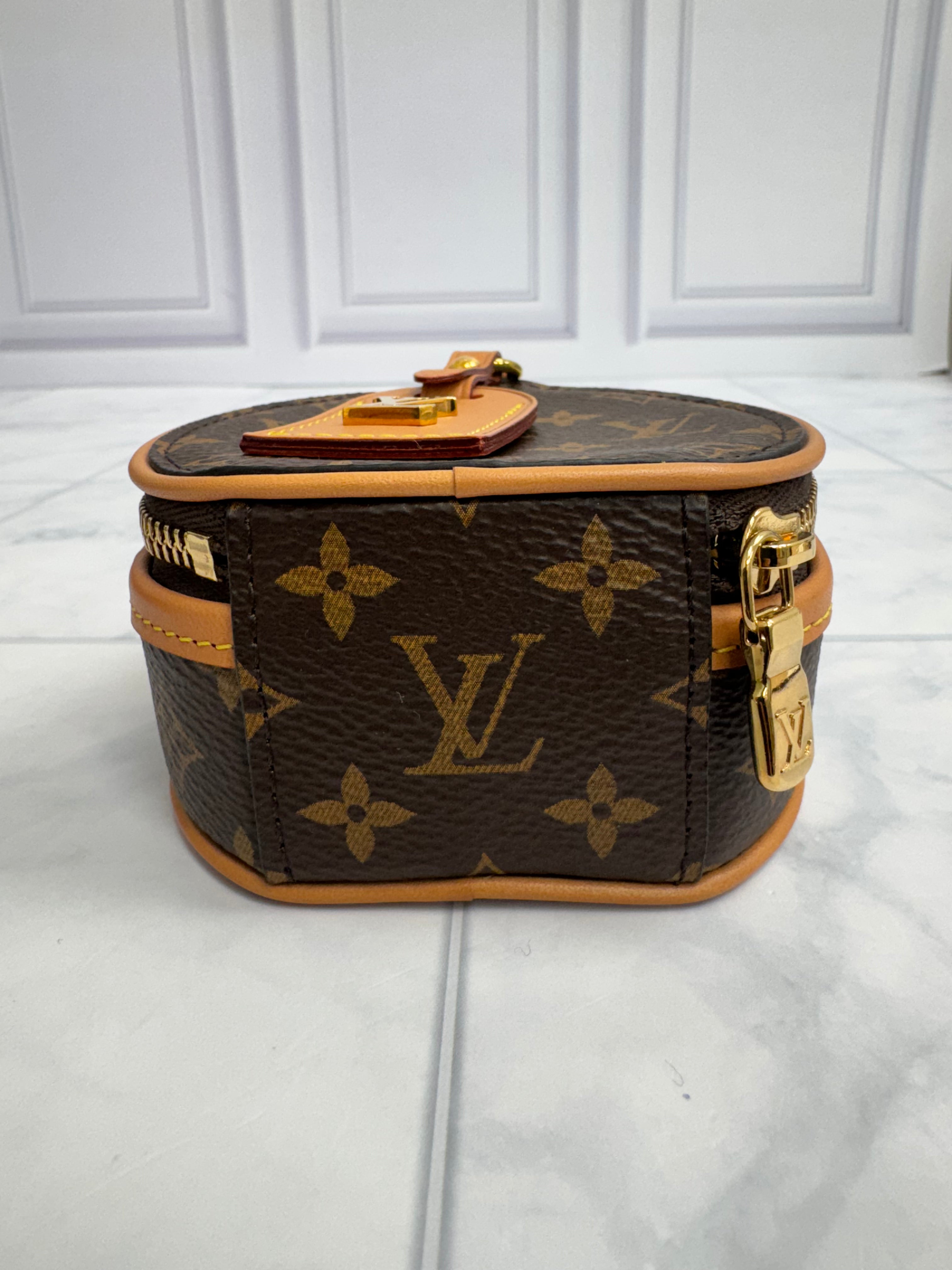 LIKE NEW - Louis Vuitton Monogram Boite Chapeau Necklace