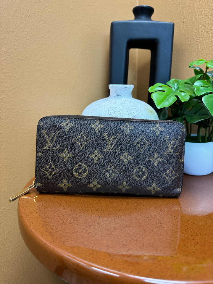 Louis Vuitton Monogram Zippy Wallet