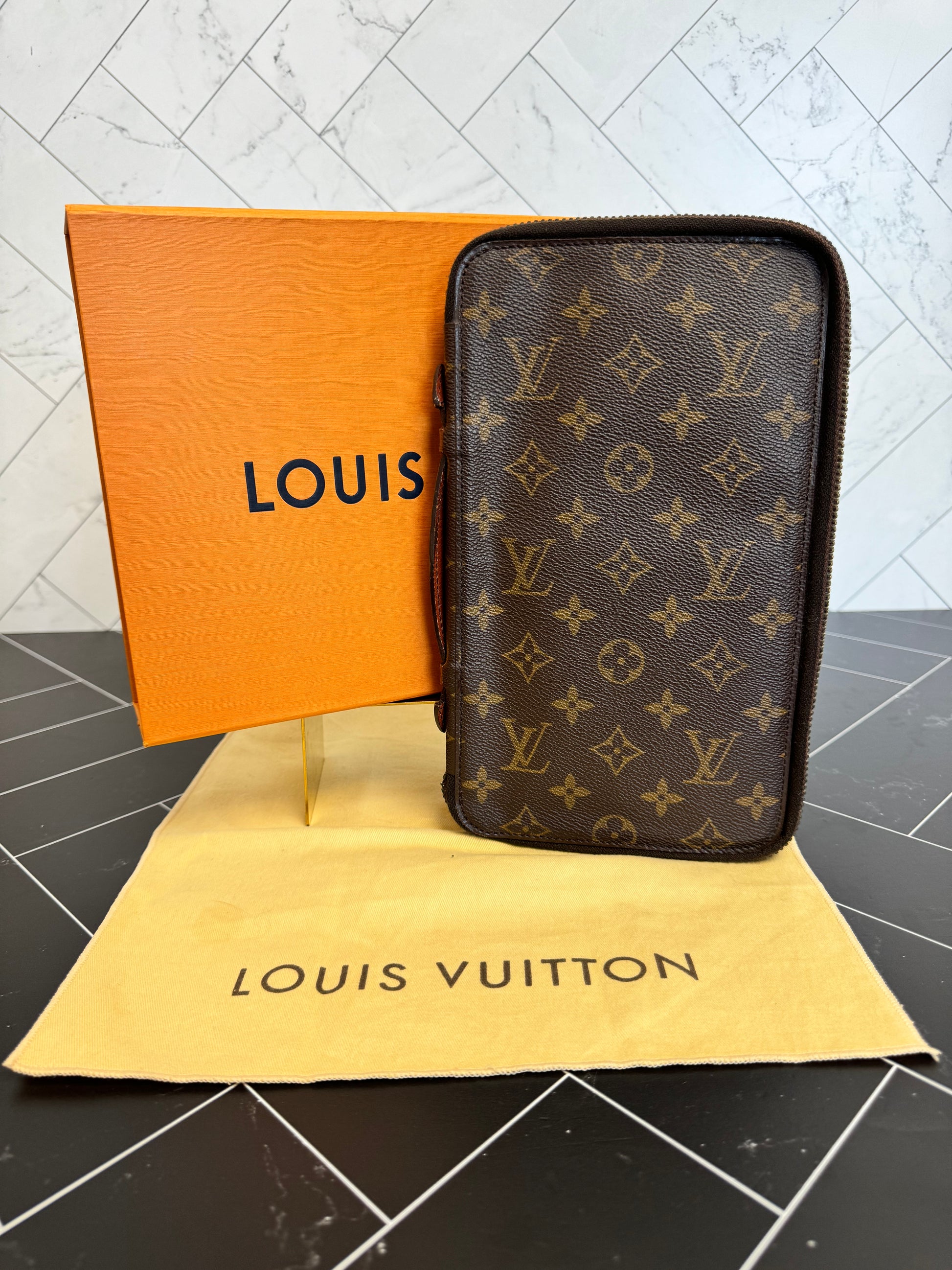 Louis Vuitton Monogram Poche Escapade Organizer Wallet