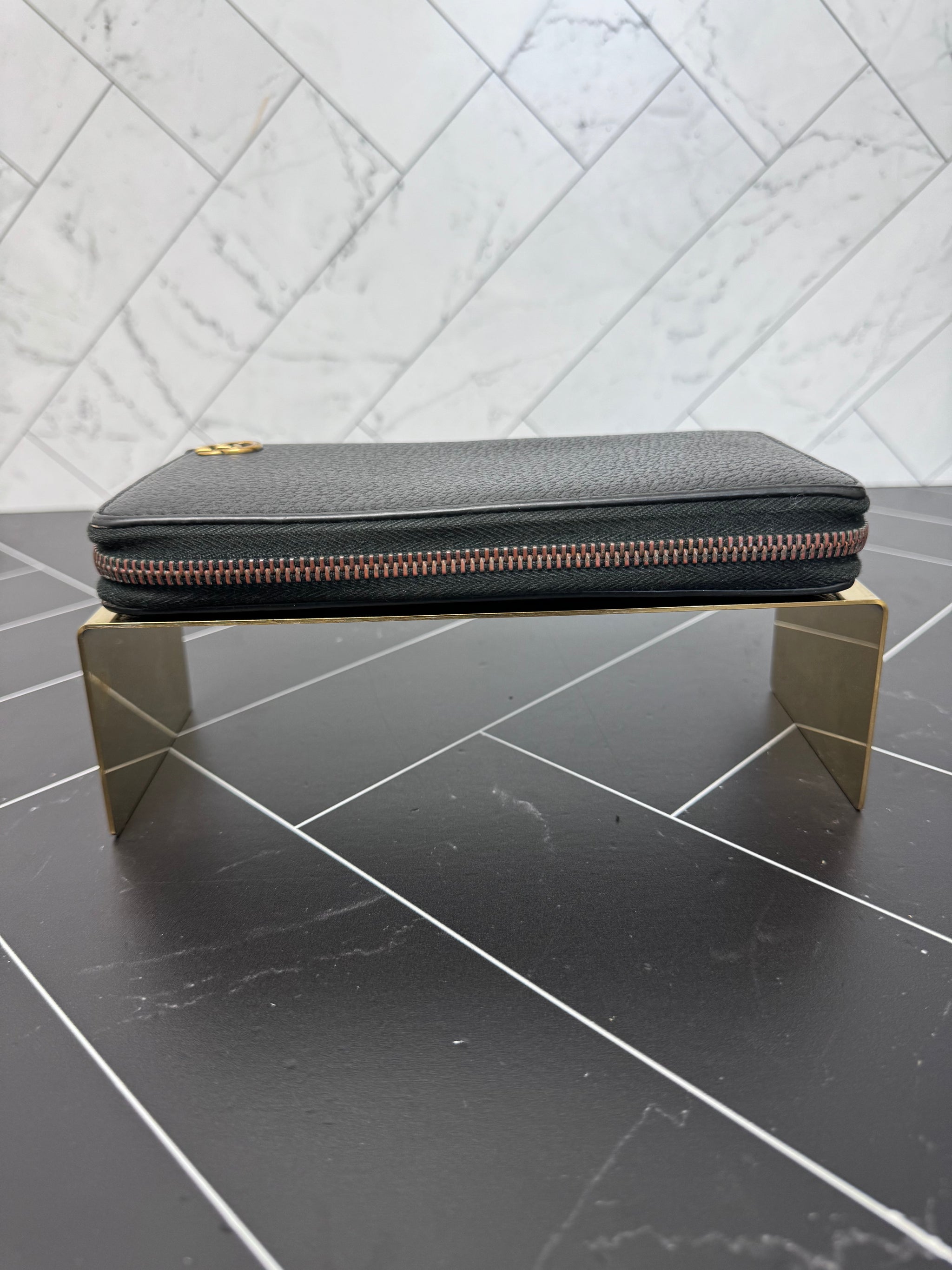 Gucci Black Leather Marmont Zippy Wallet