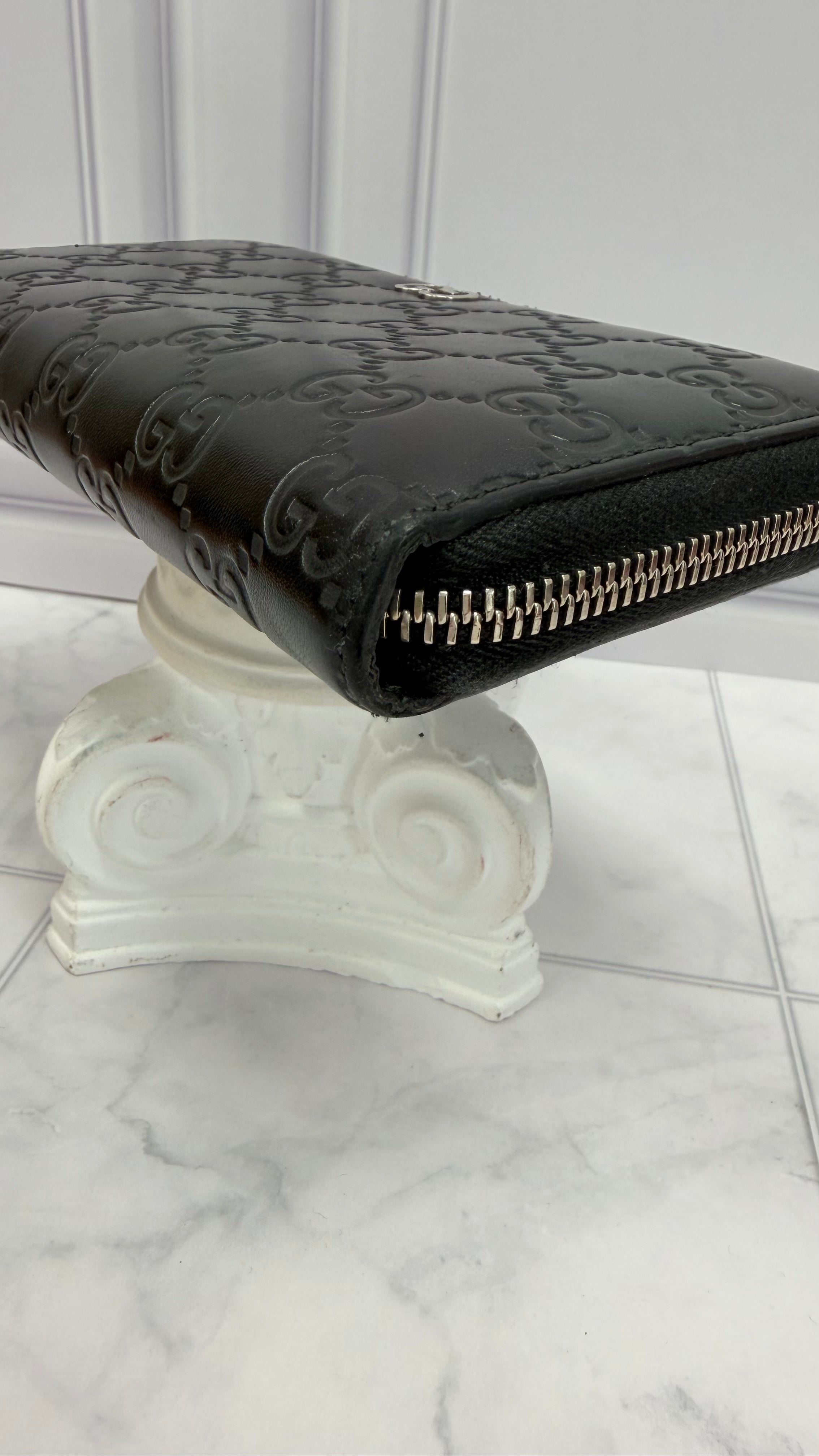 *DONS DROP* Gucci Black Leather GG Embossed Zippy Wallet