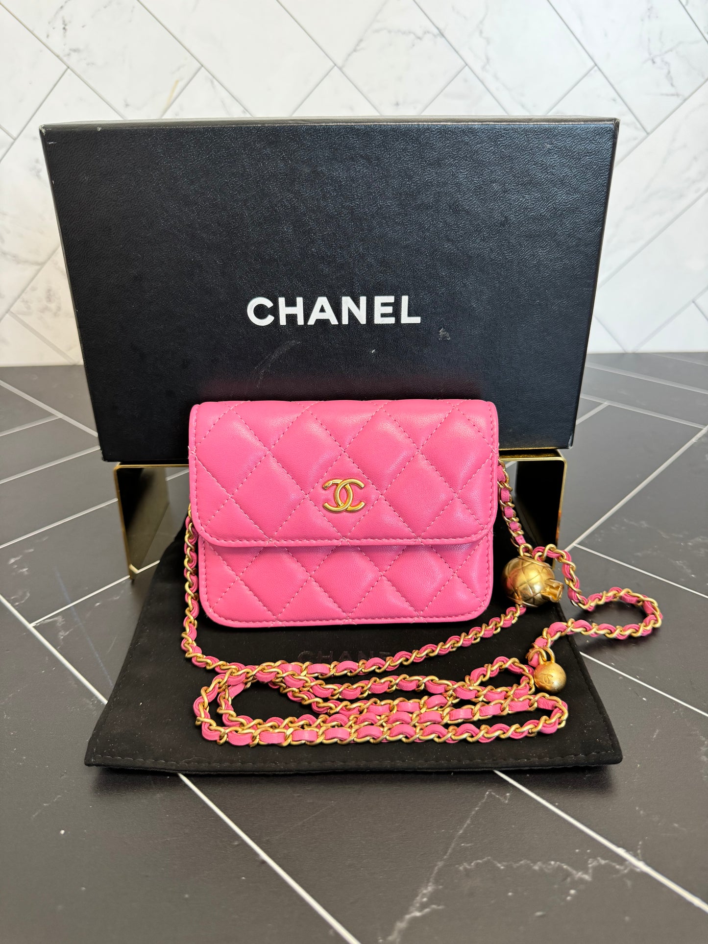 BRAND NEW Chanel Pink Quilted Lambskin Mini Pearl Crush Flap Clutch with Chain