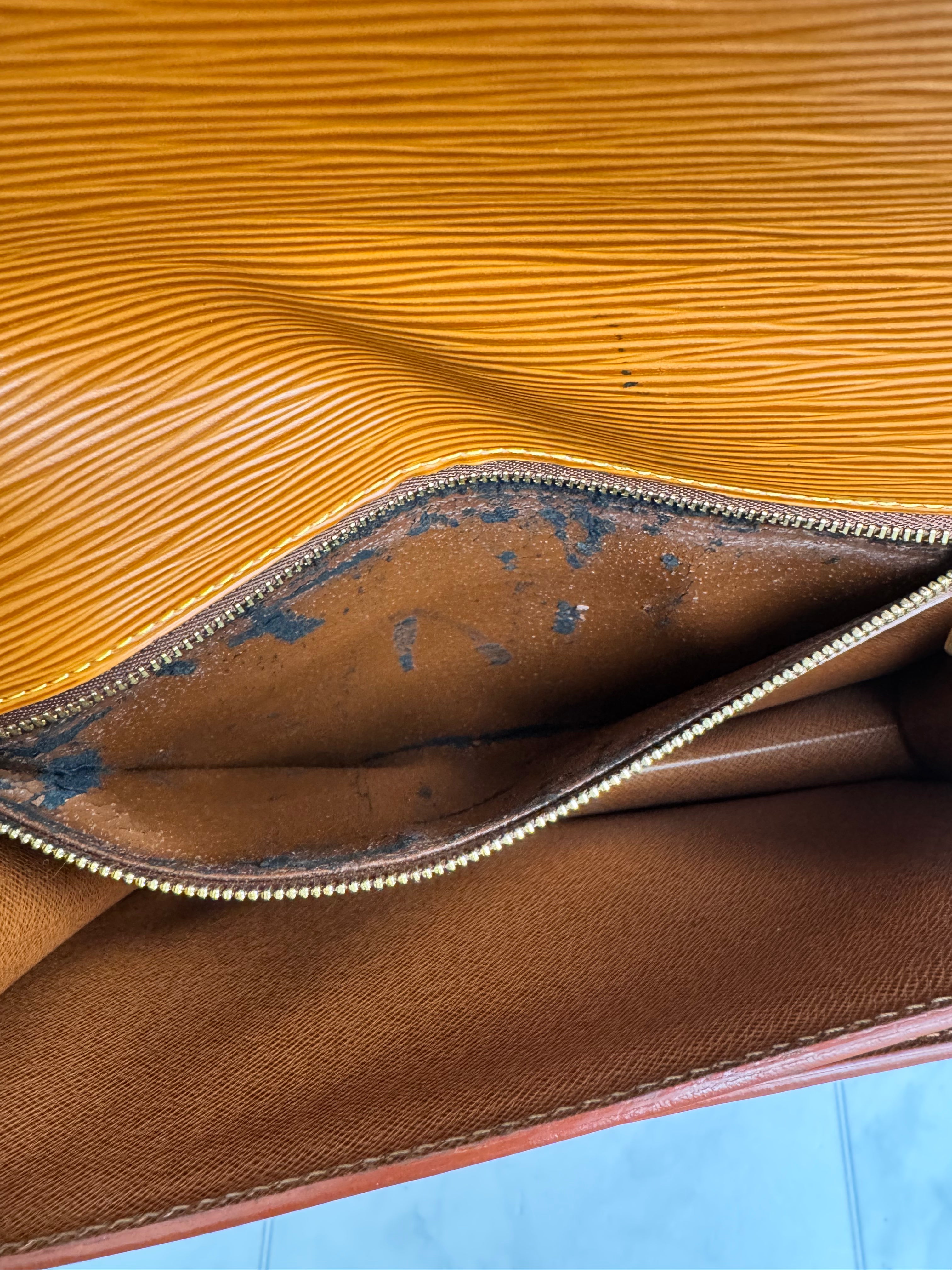 Louis Vuitton Tan Epi Sellier Dragonne Clutch