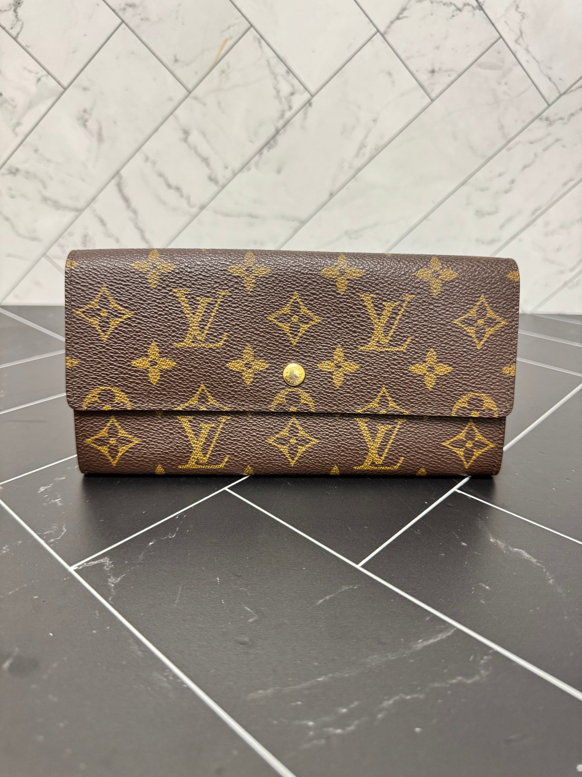 Louis Vuitton Monogram Sarah Wallet