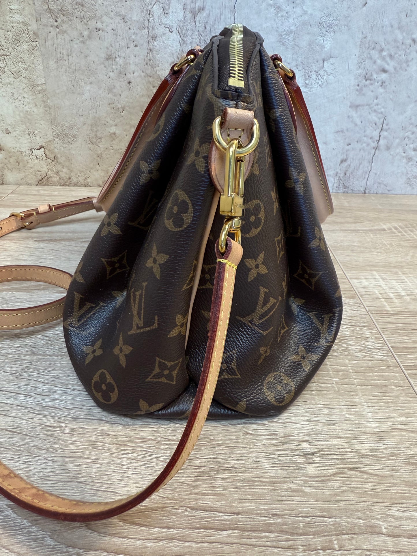 LIKE NEW- Louis Vuitton Monogram Rivoli PM 2way Bag