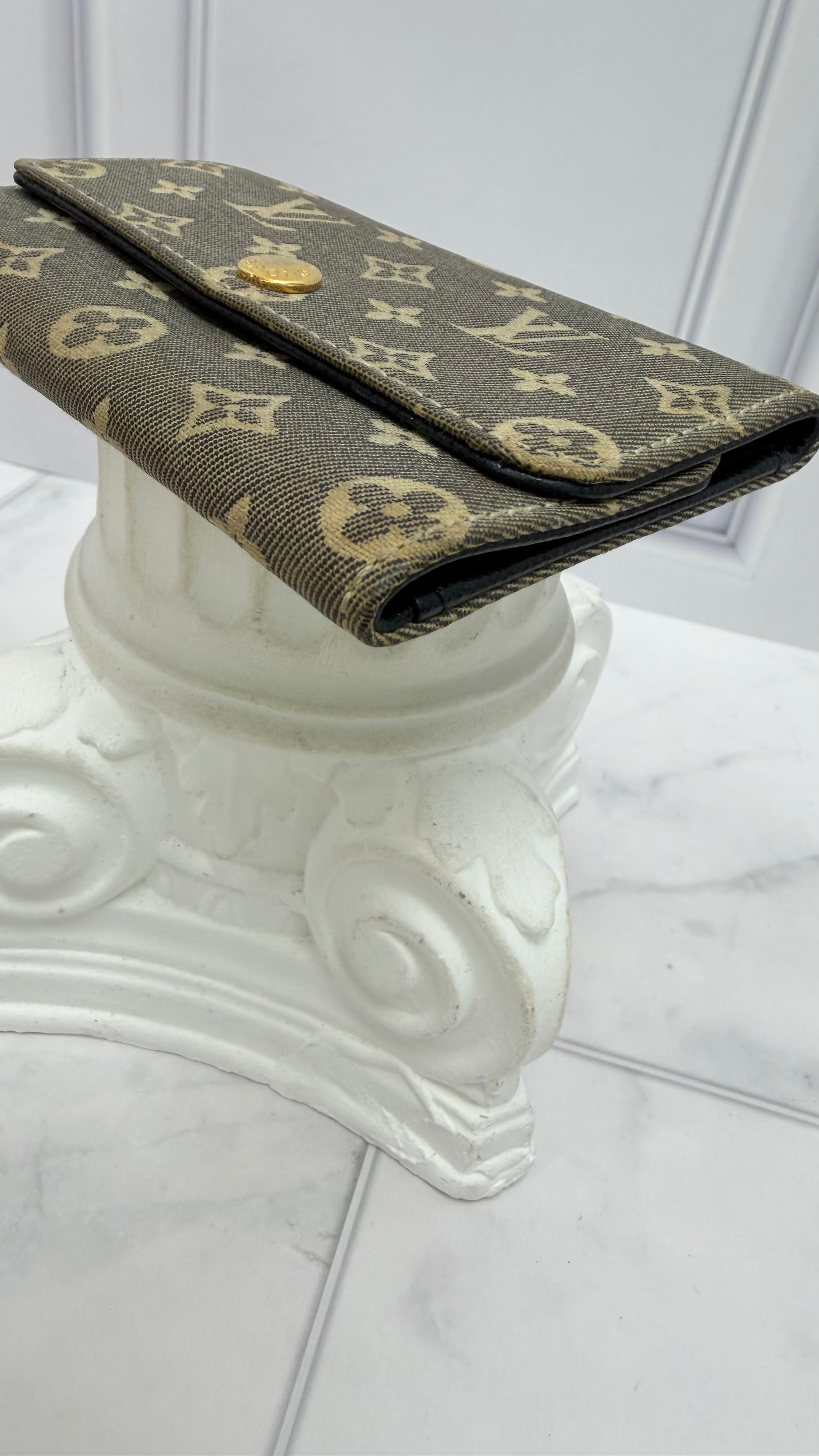 Louis Vuitton Blue Mini Lin 6 Key Ring Case