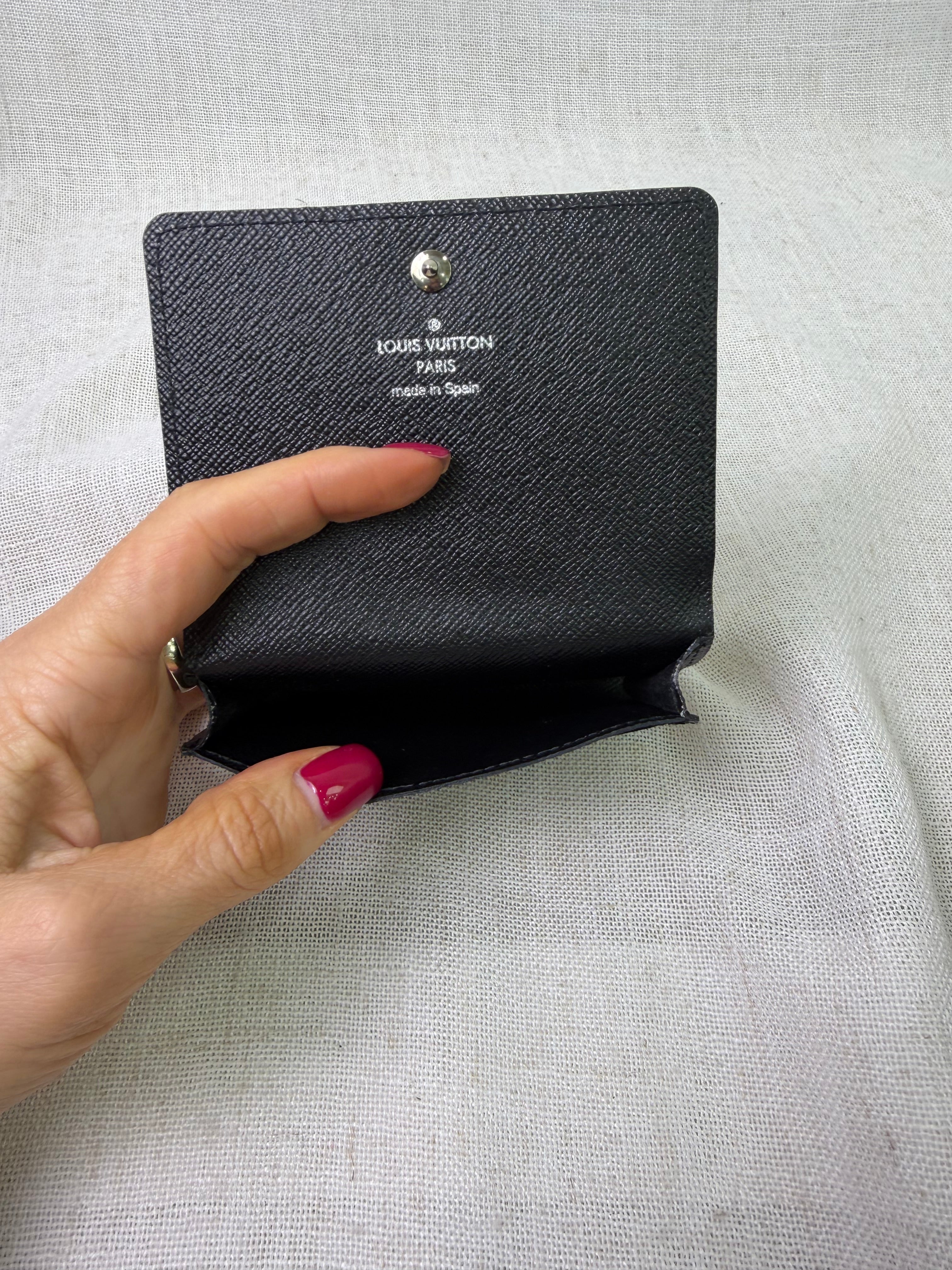 LIKE NEW Louis Vuitton Black Epi Card Case