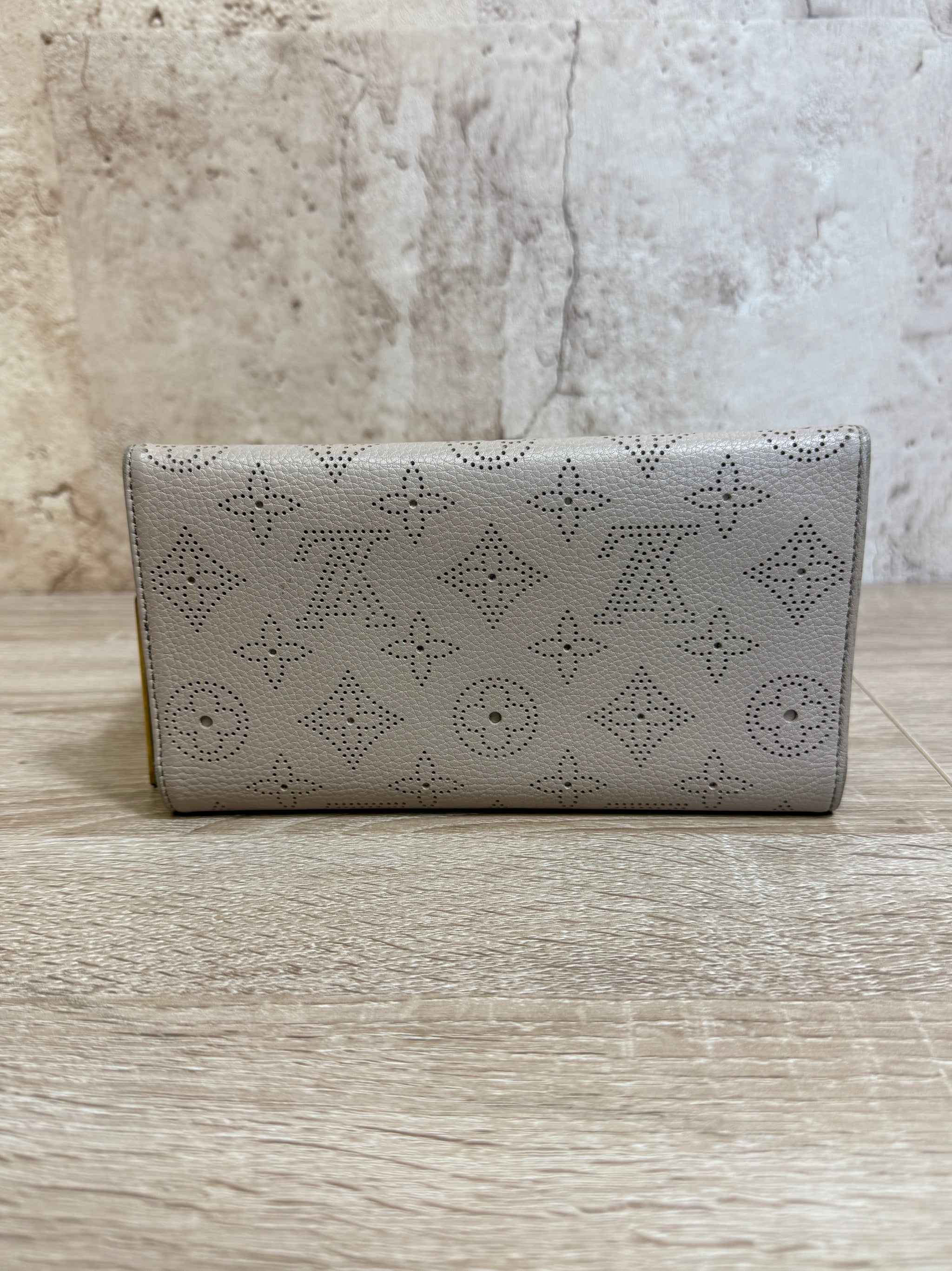 Louis Vuitton Beige Mahina Amelia Flap Long Wallet