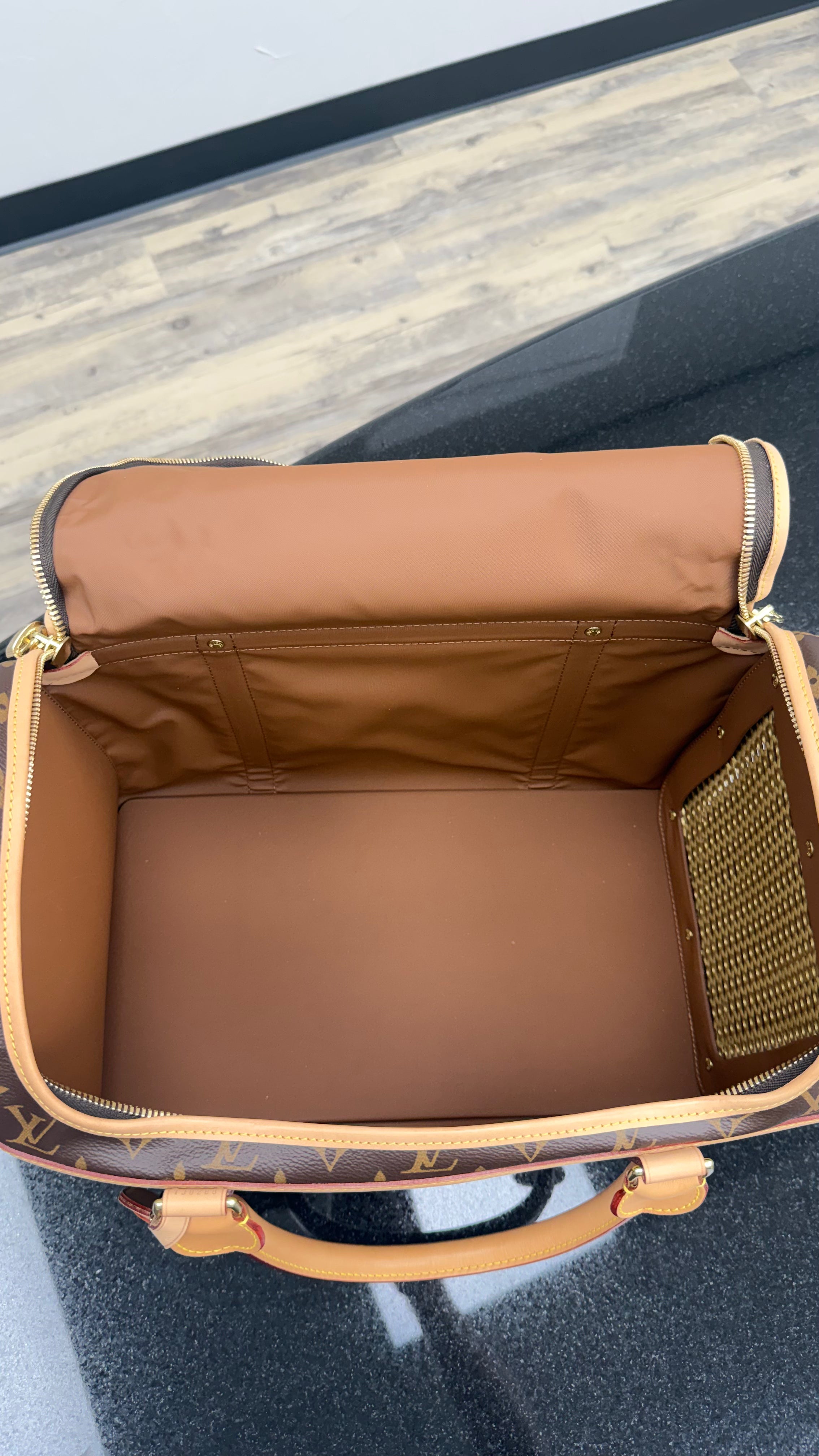 LIKE NEW - Louis Vuitton Monogram Sac Chien 40 Pet Carrier
