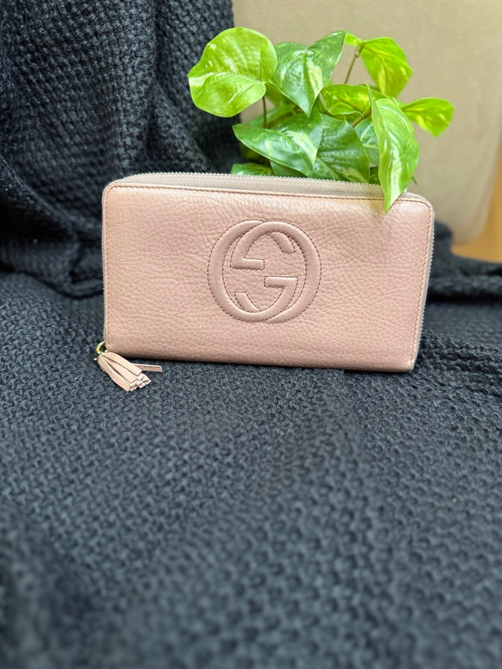 Gucci Dusty Pink Leather Soho Zippy Wallet