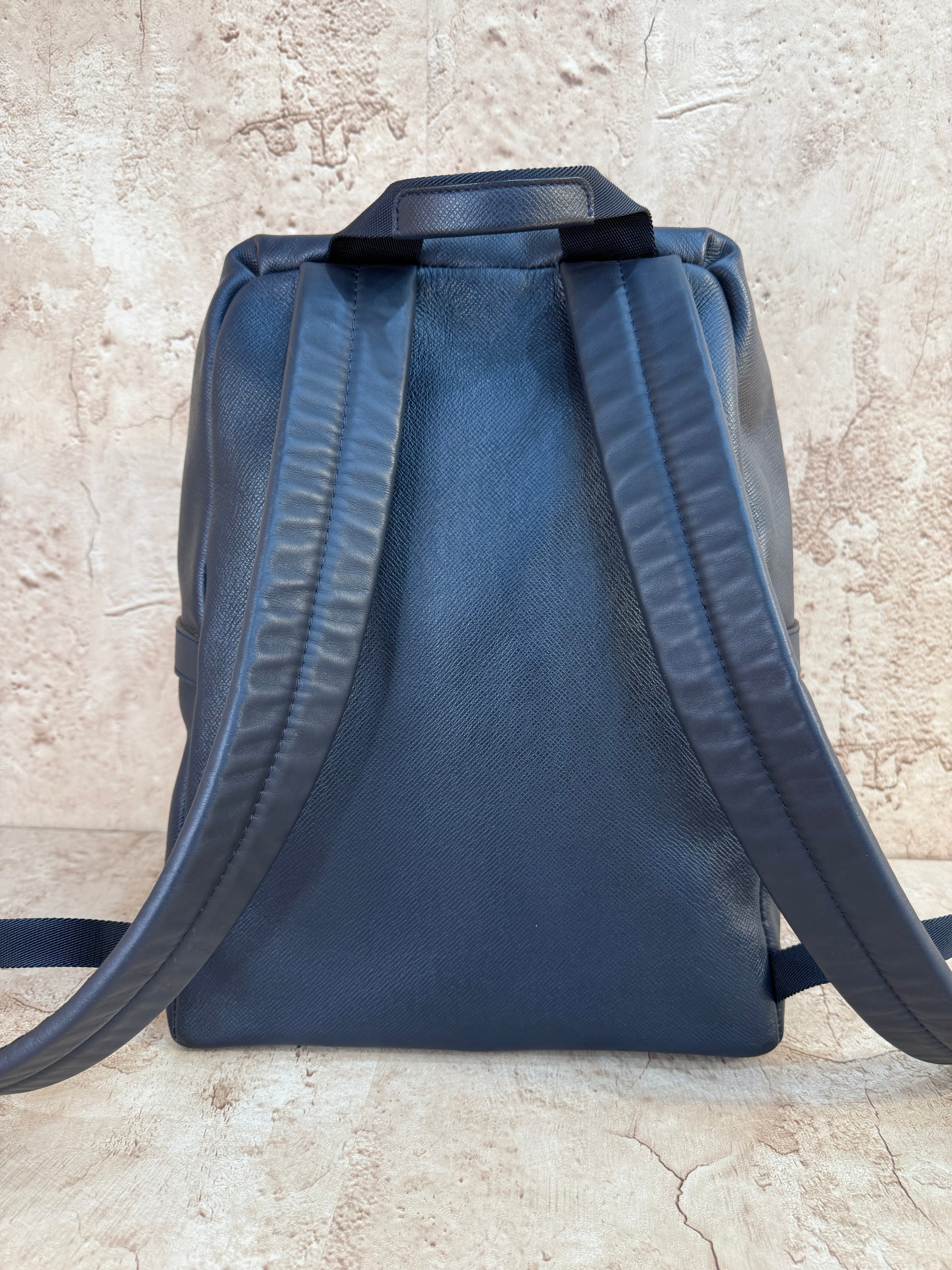 Louis Vuitton Navy Blue Taiga Leather Discovery Backpack