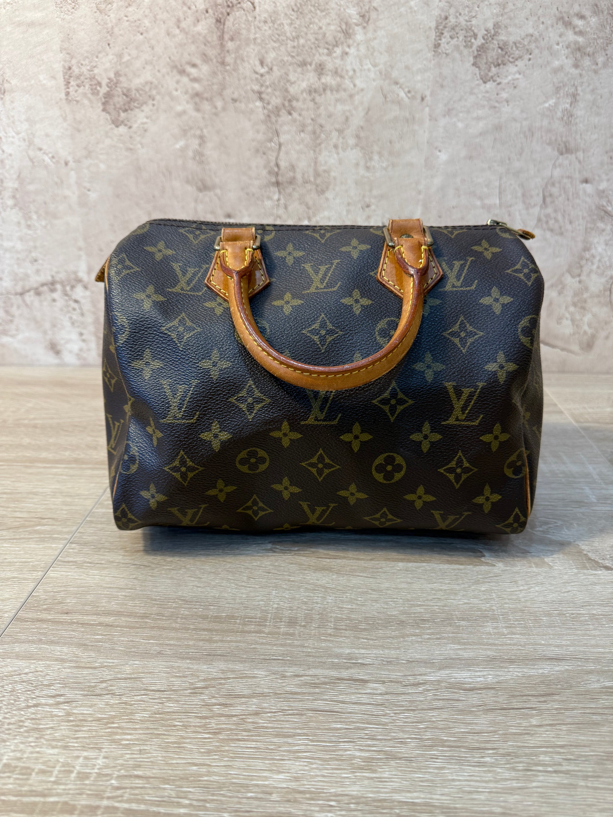 Louis Vuitton Monogram Speedy 25