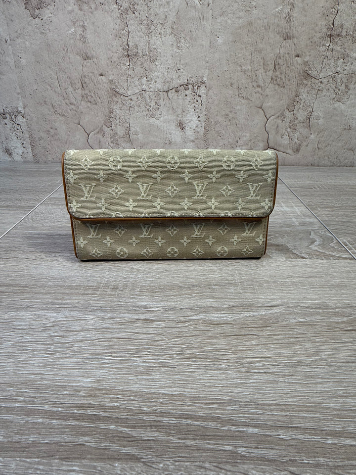 Louis Vuitton Beige Mini Lin International Wallet