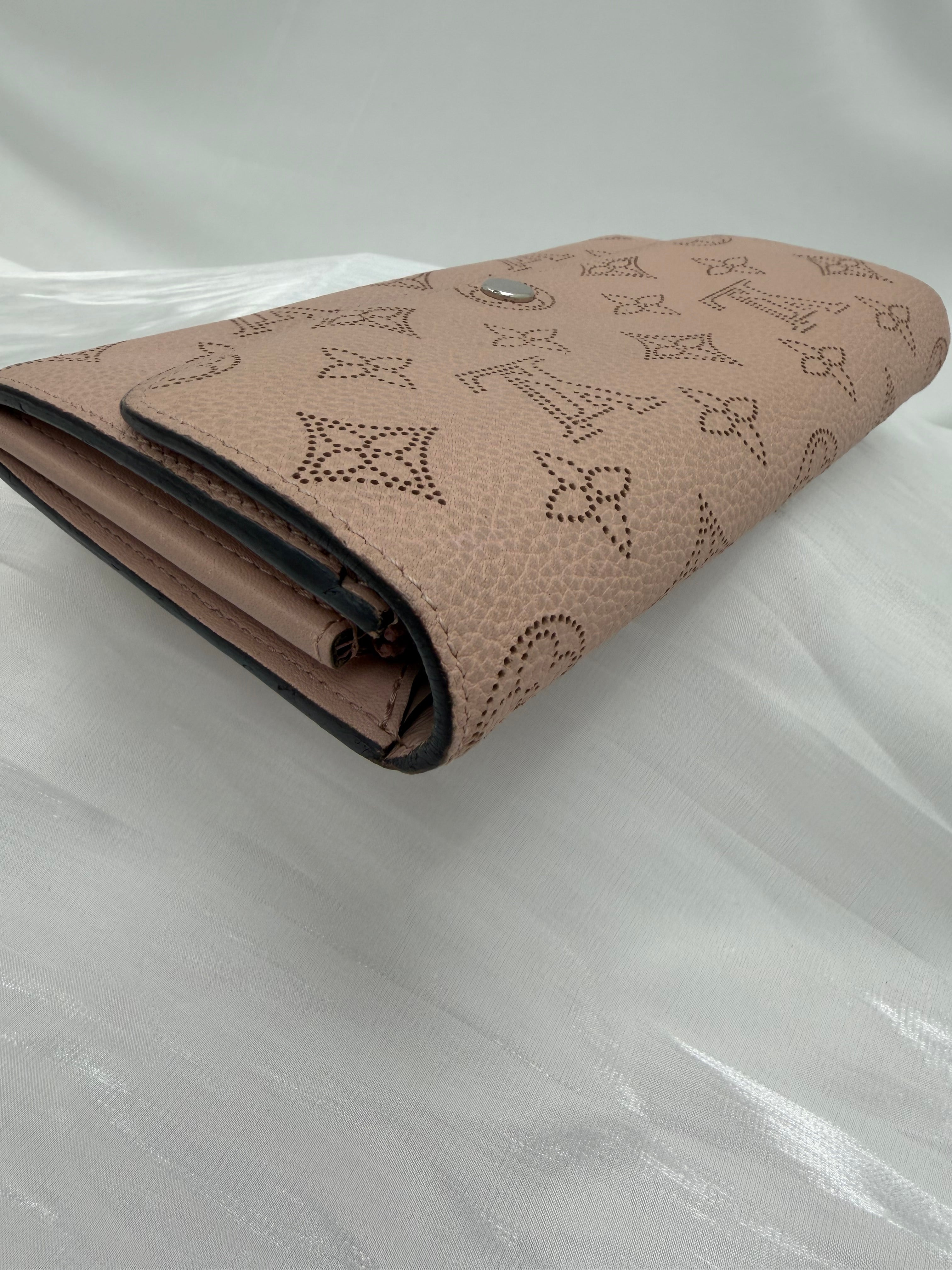 Louis Vuitton Dusty Rose Mahina Leather Sarah Wallet