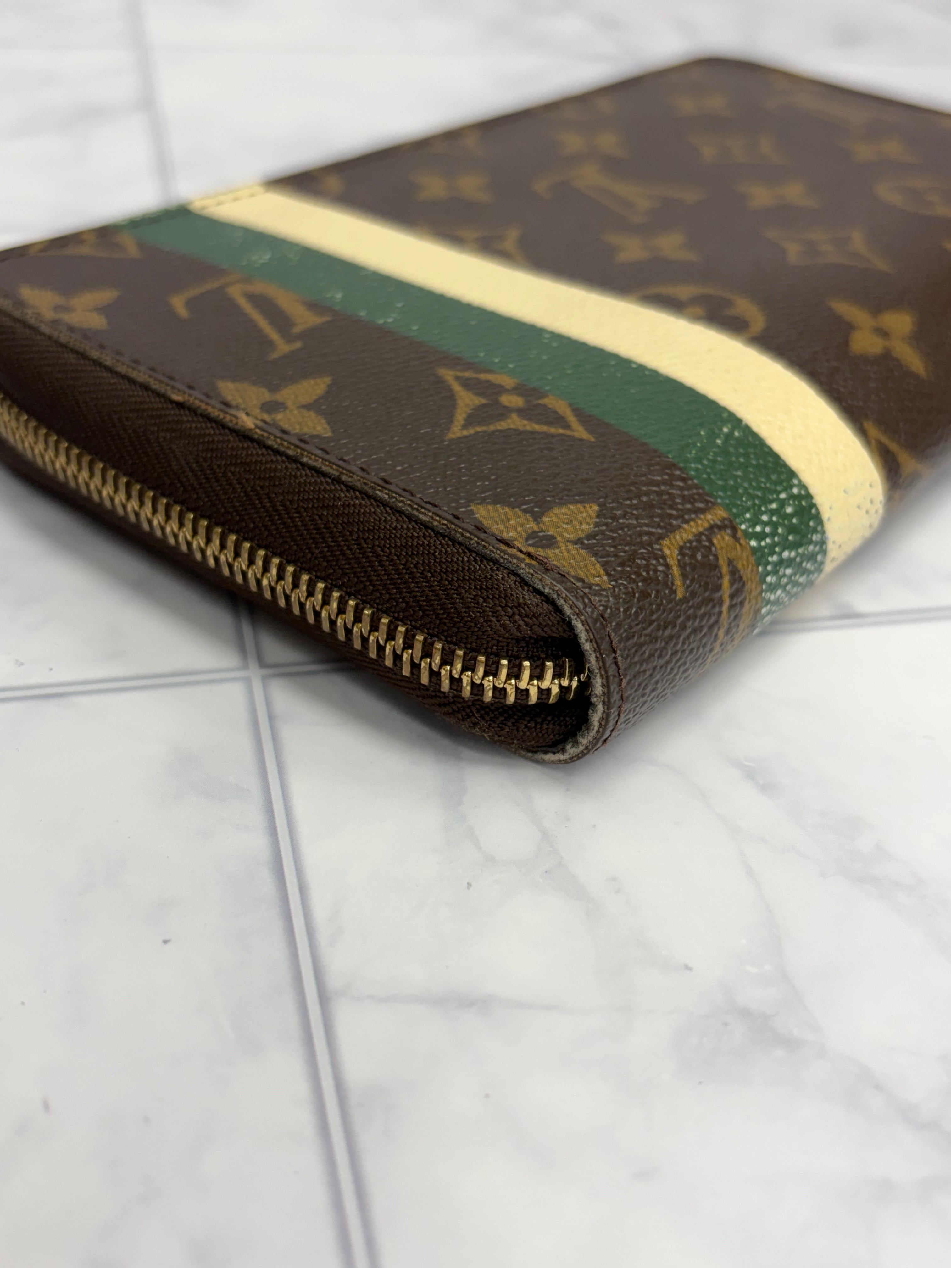 Louis Vuitton Monogram Groom Zippy Organizer Wallet