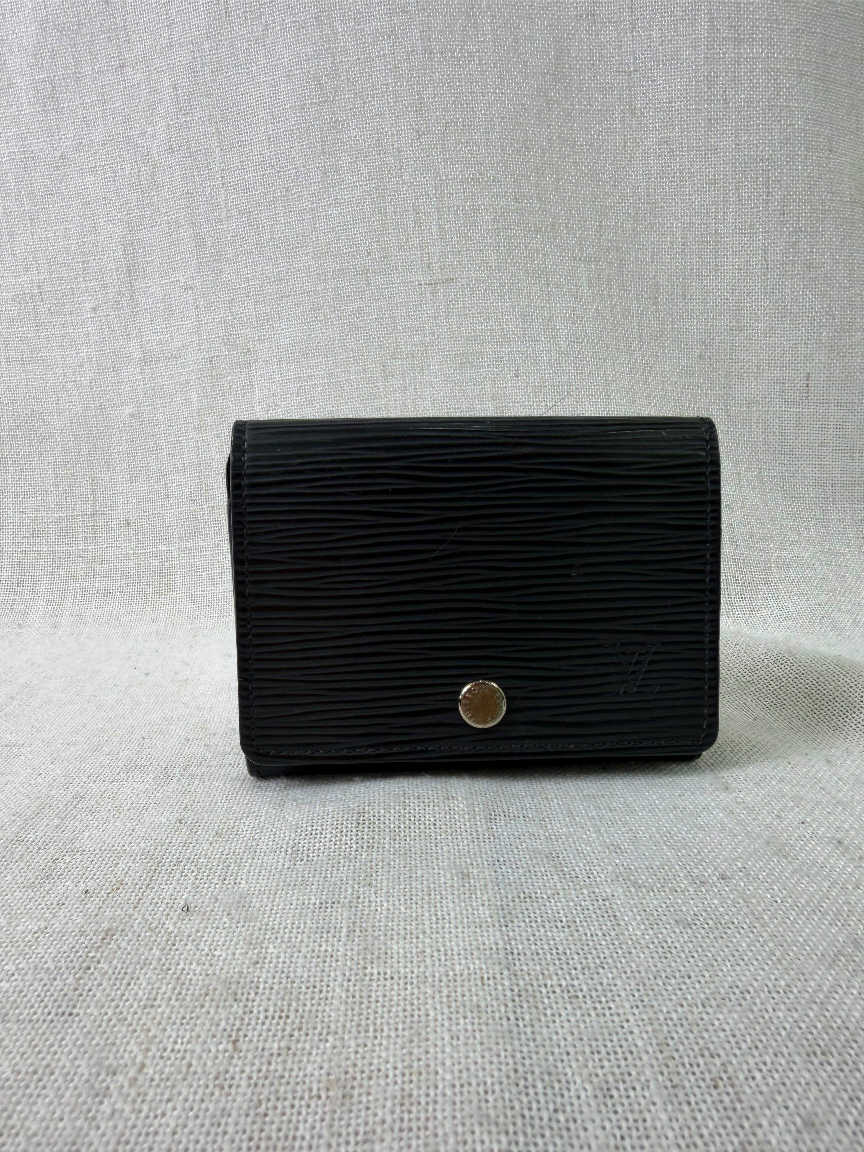 LIKE NEW Louis Vuitton Black Epi Card Case
