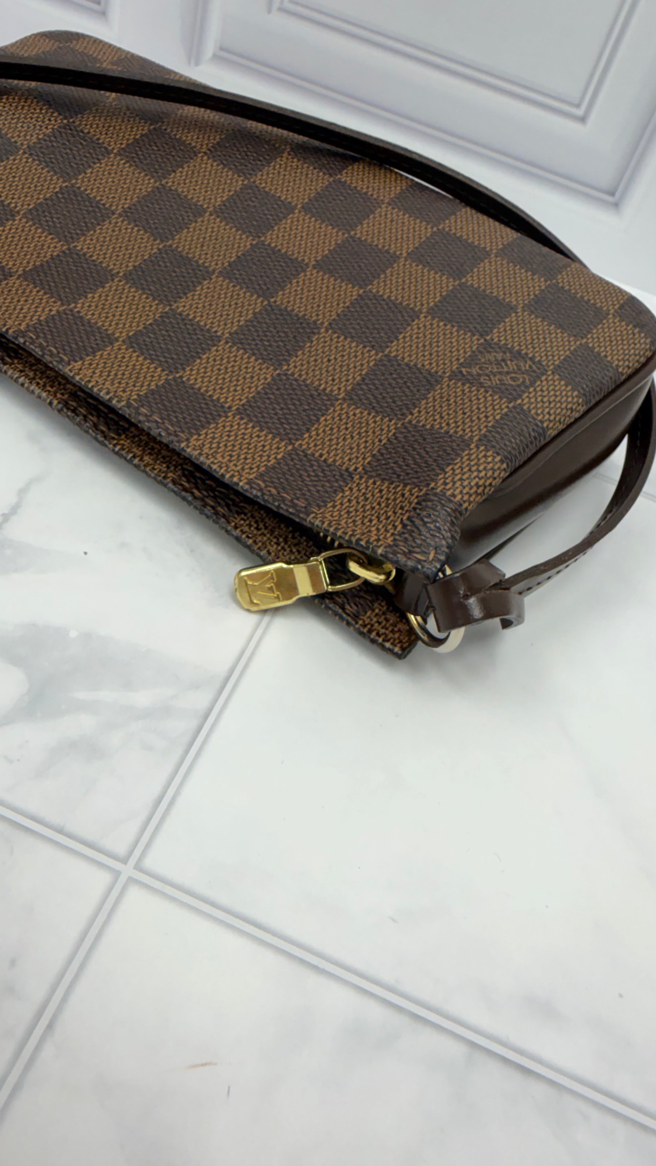 *DONS DROP* Louis Vuitton Damier Ebene Navona Pochette