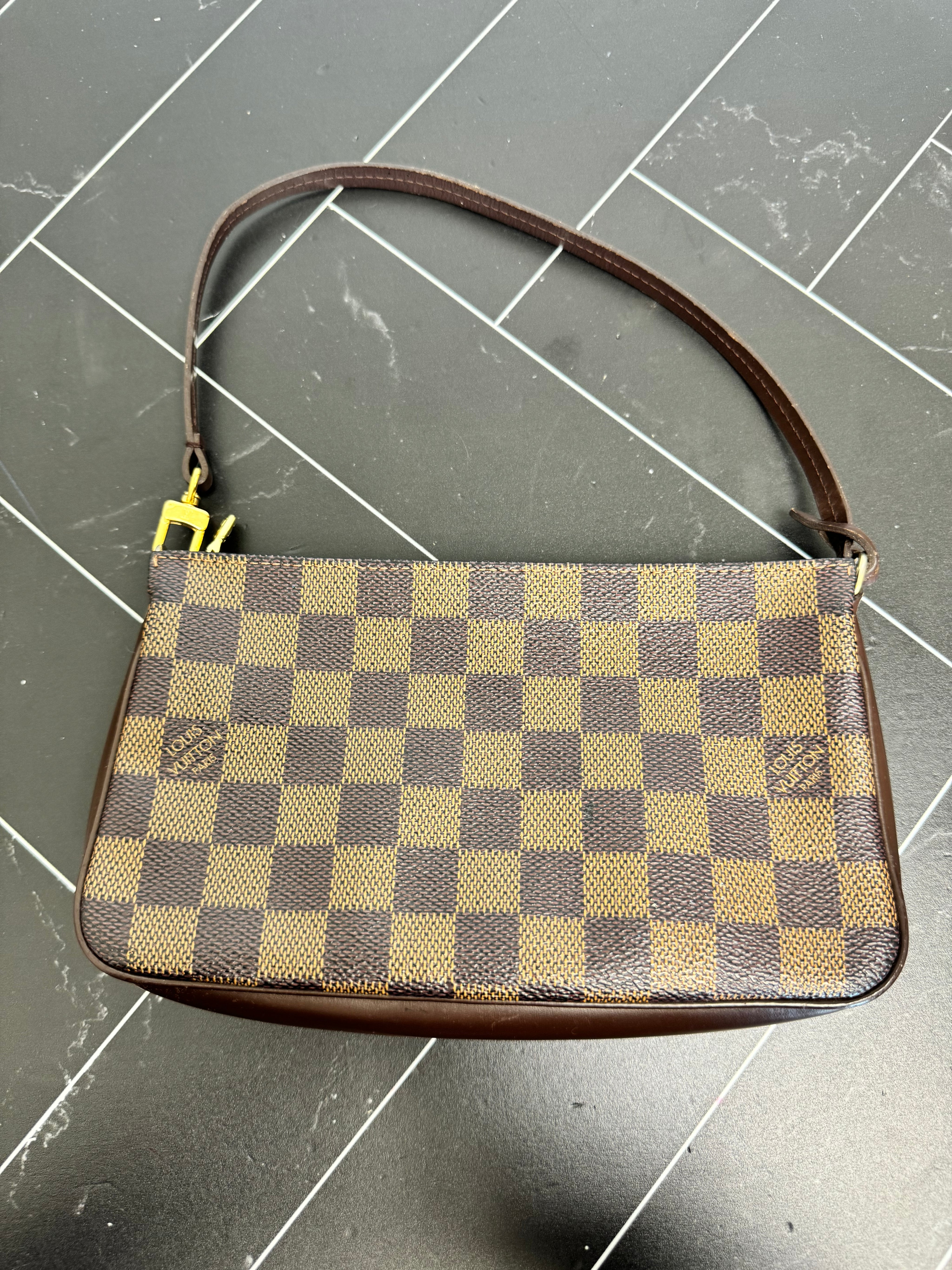 Louis Vuitton Damier Ebene Pochette