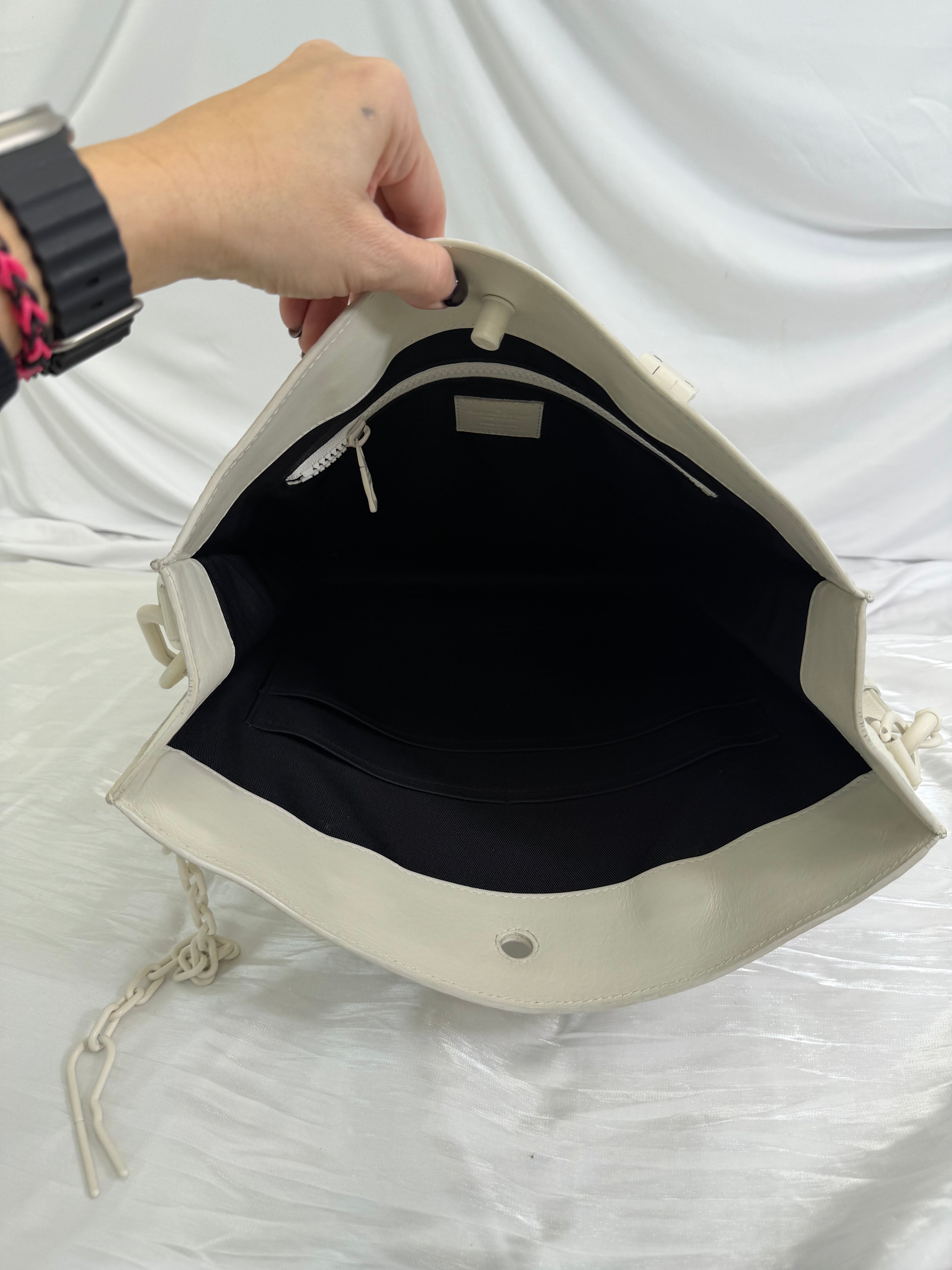 Louis Vuitton Monogram White Taurillon Sac Plat