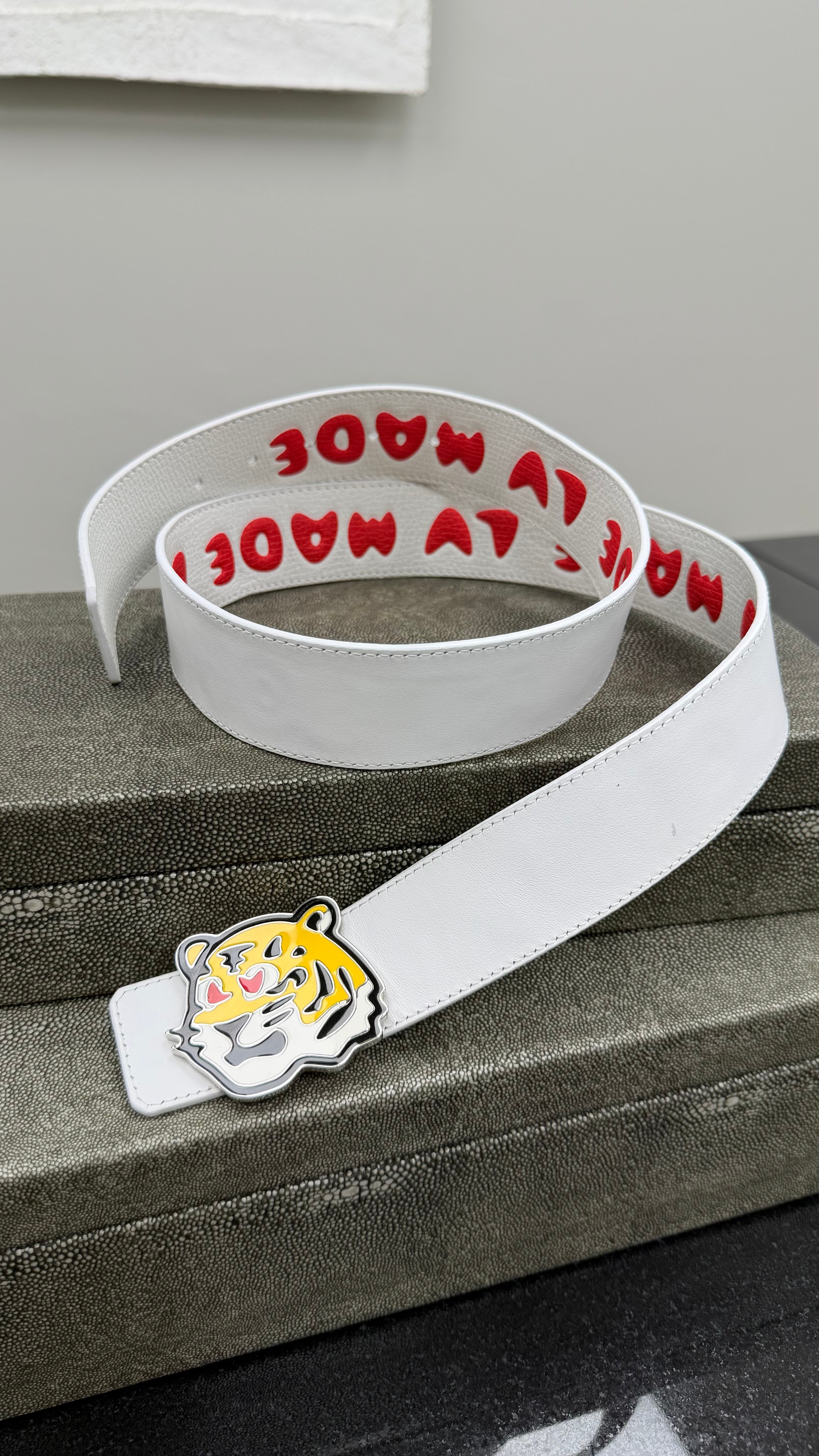 *DONS PRE DROP* Louis Vuitton White Leather Tiger Reversible Belt 95/38