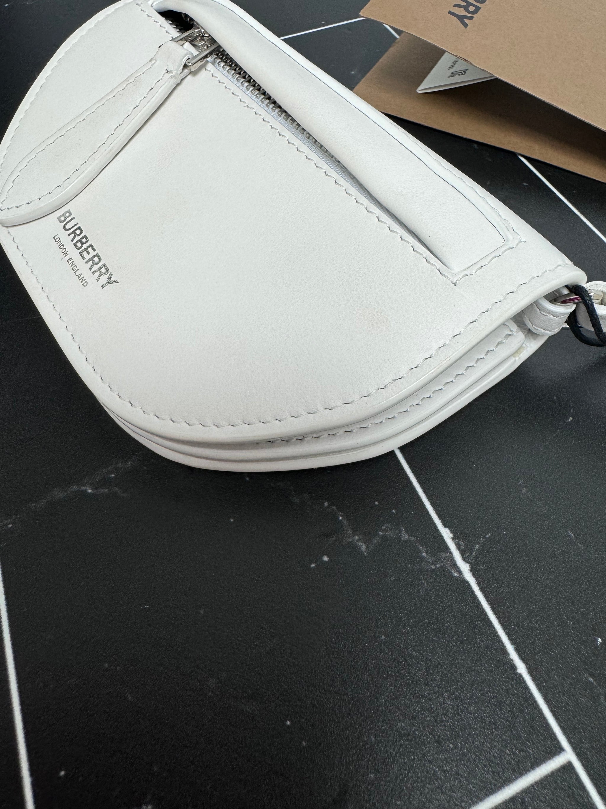 BRAND NEW Burberry White Leather Cardholder Crossbody