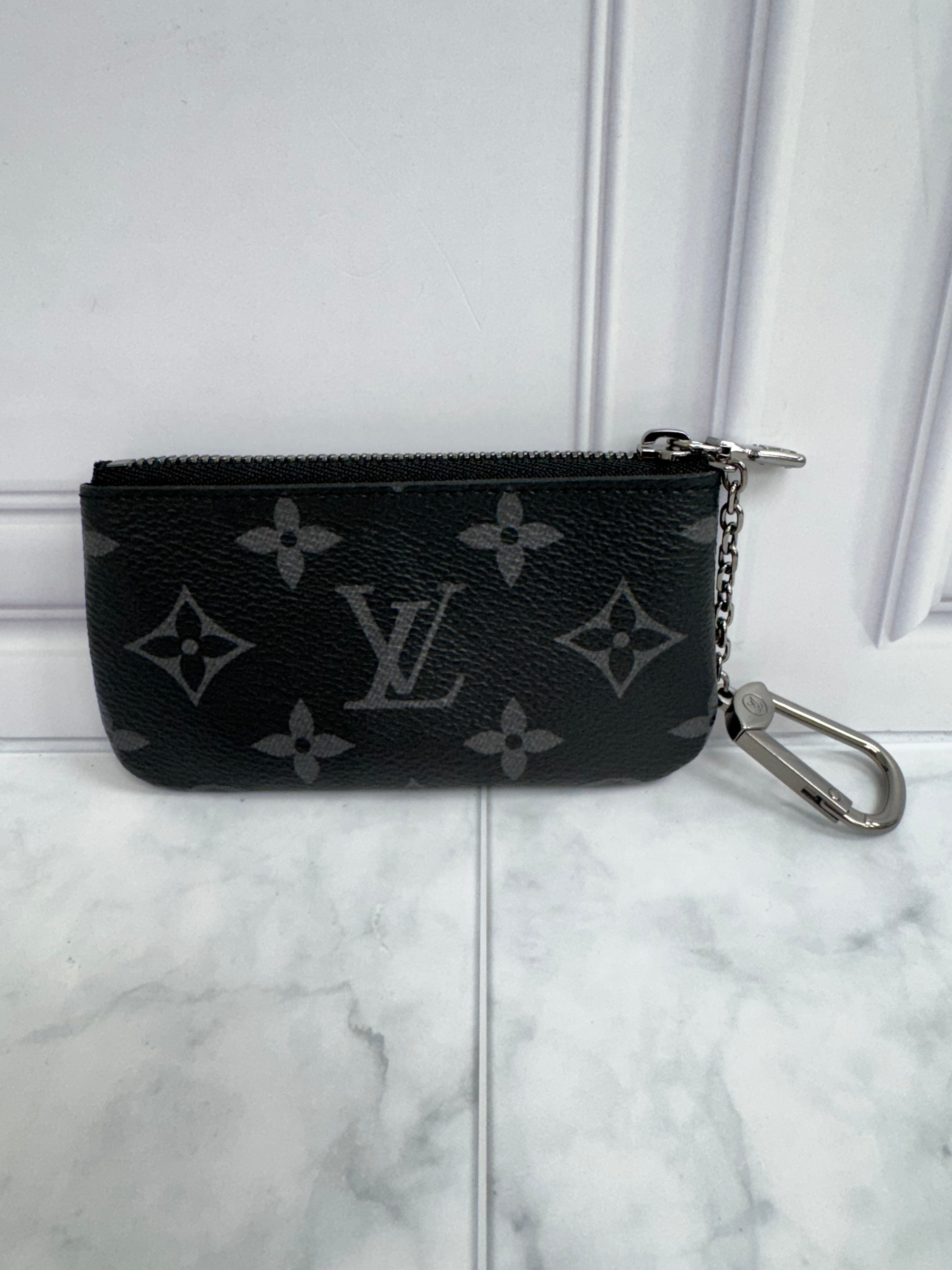 LIKE NEW - Louis Vuitton Monogram Eclipse Key Cles