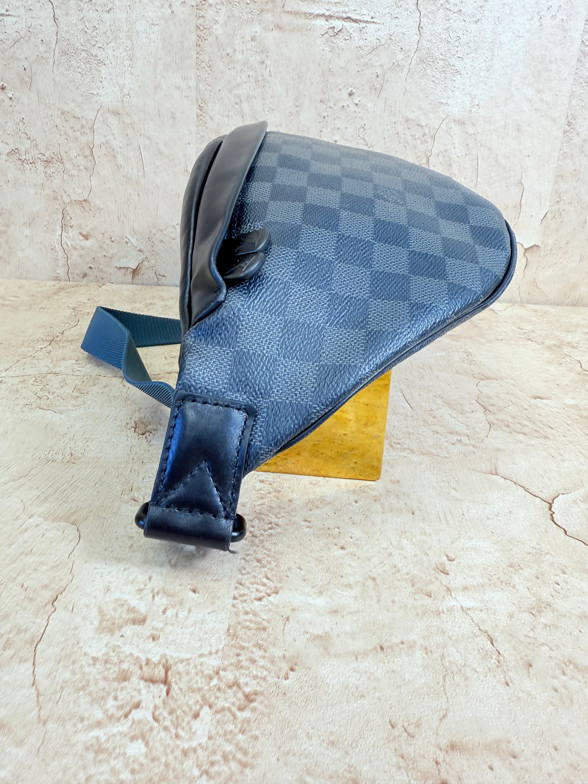 Louis Vuitton Damier Graphite Discovery Bumbag Blue Grey Strap