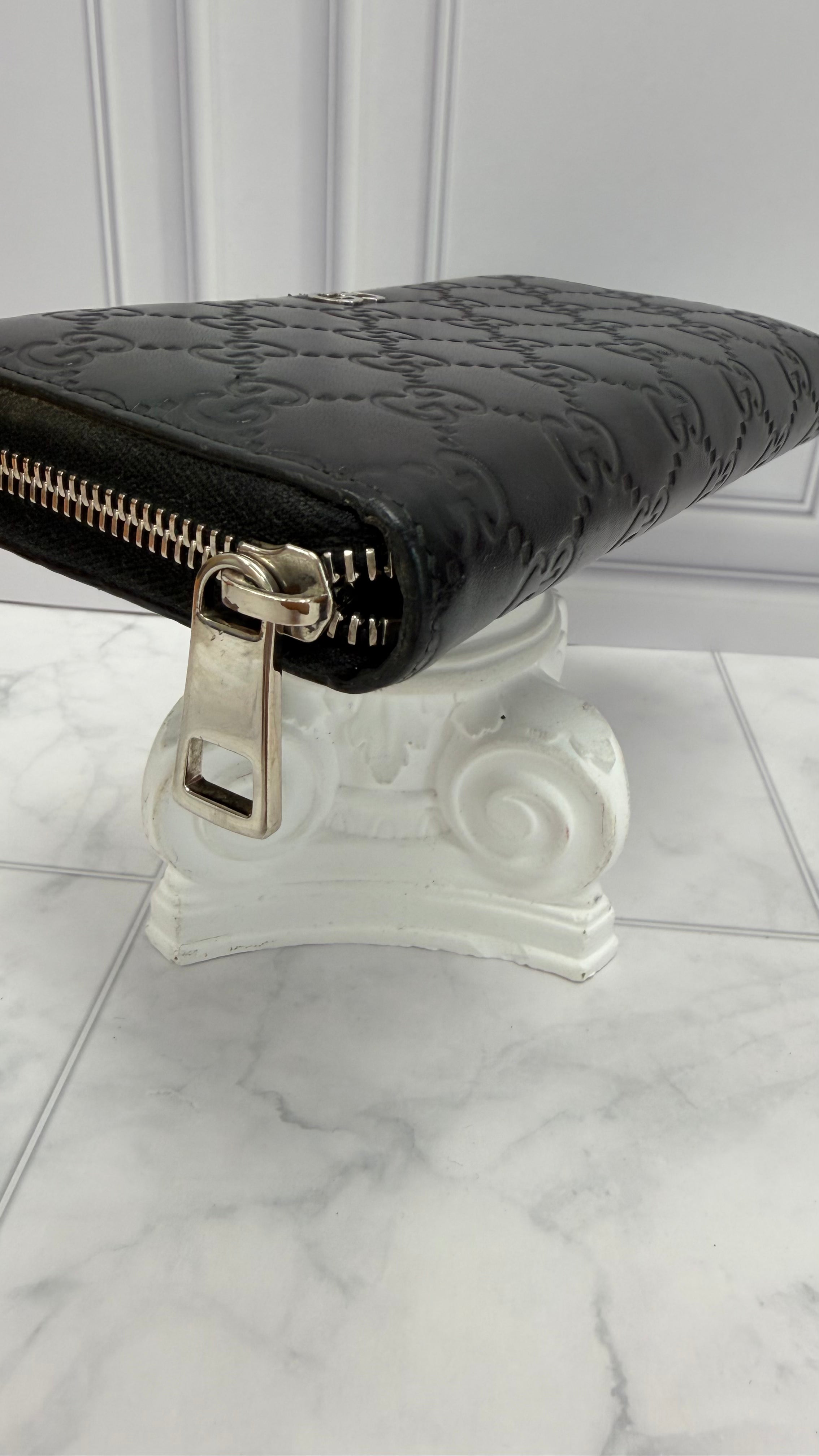 *DONS DROP* Gucci Black Leather GG Embossed Zippy Wallet