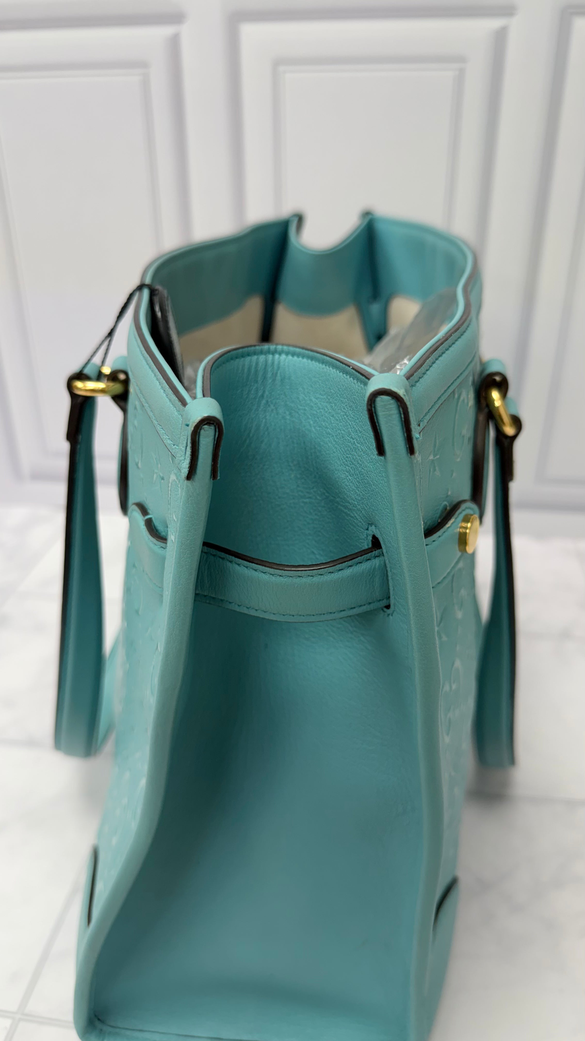 *DONS DROP* Gucci Teal GG Embossed Leather Marmont Shoulder Tote