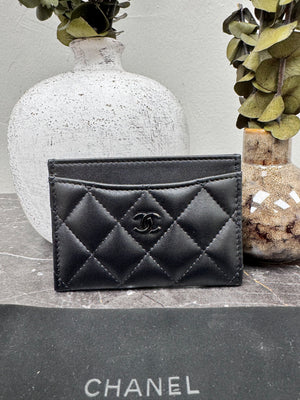 LIKE NEW - Chanel Black Quilted Leather Card Holder