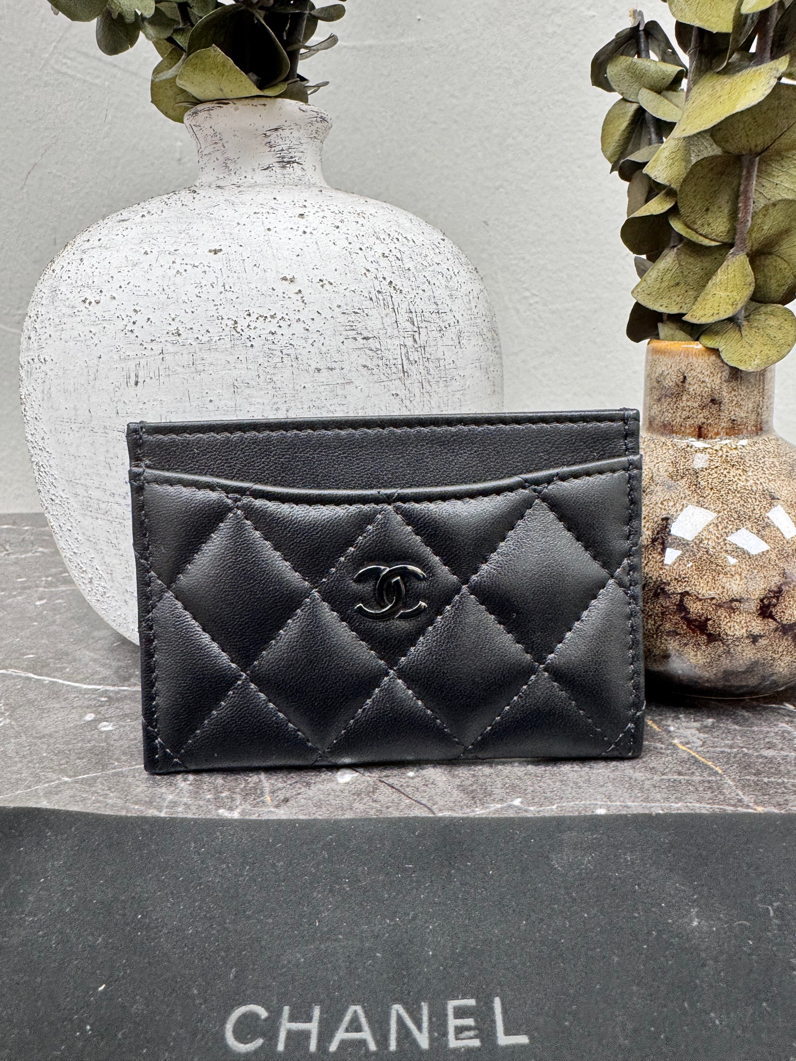 LIKE NEW - Chanel Black Quilted Leather Card Holder