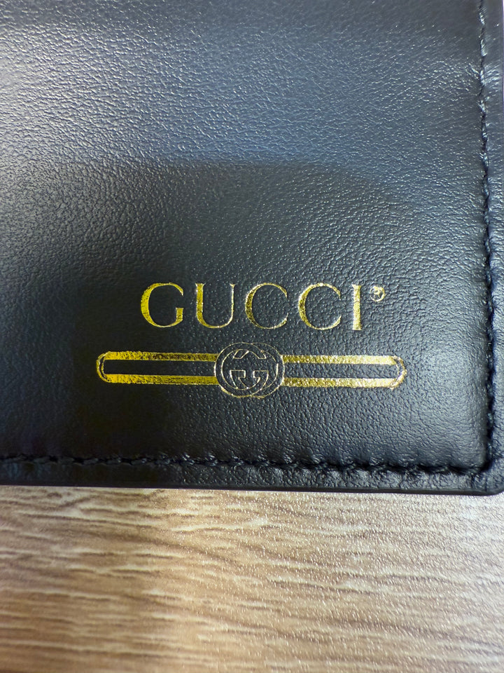 LIKE NEW- Gucci Black Logo Card Holder