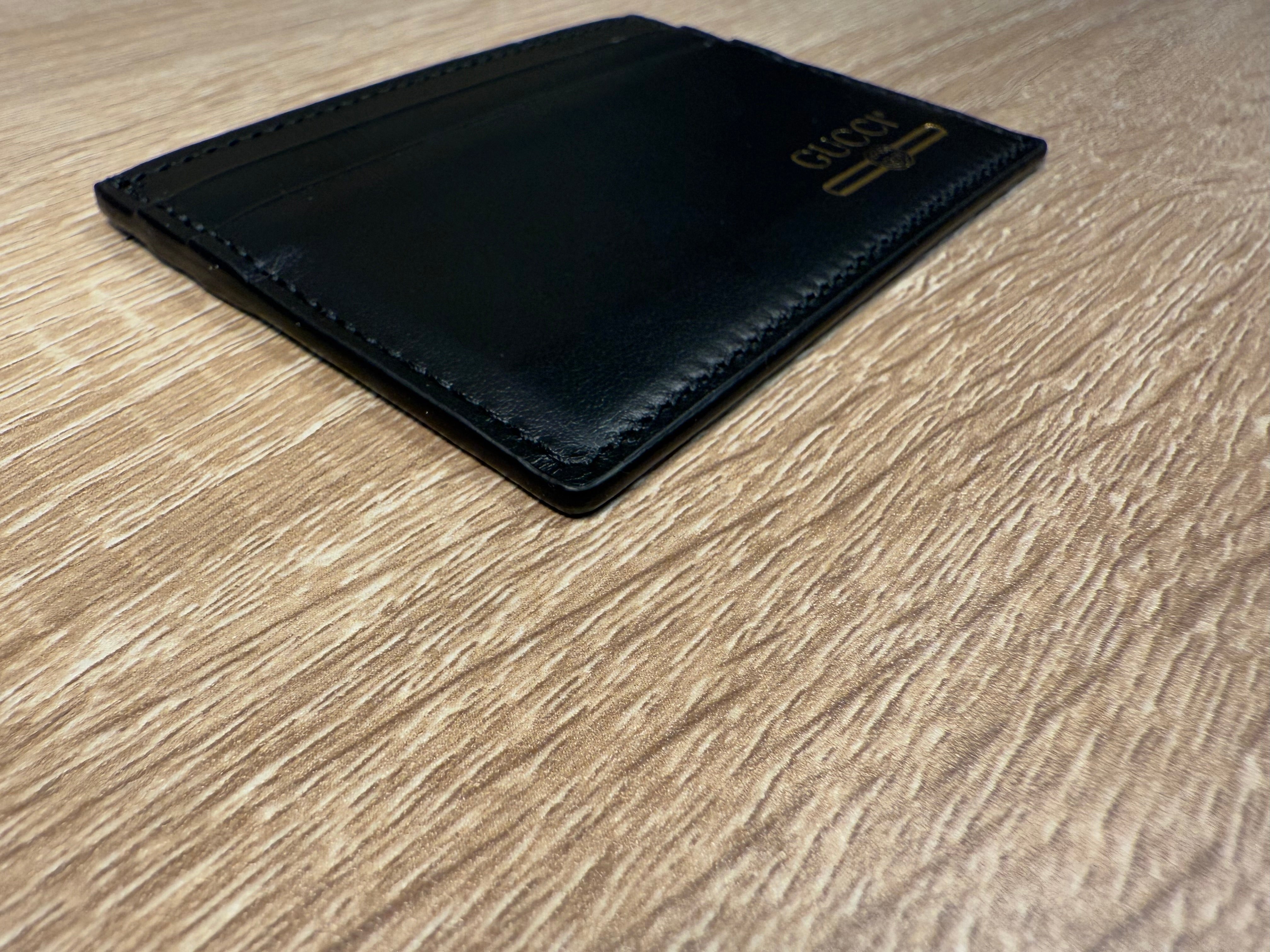 LIKE NEW- Gucci Black Logo Card Holder