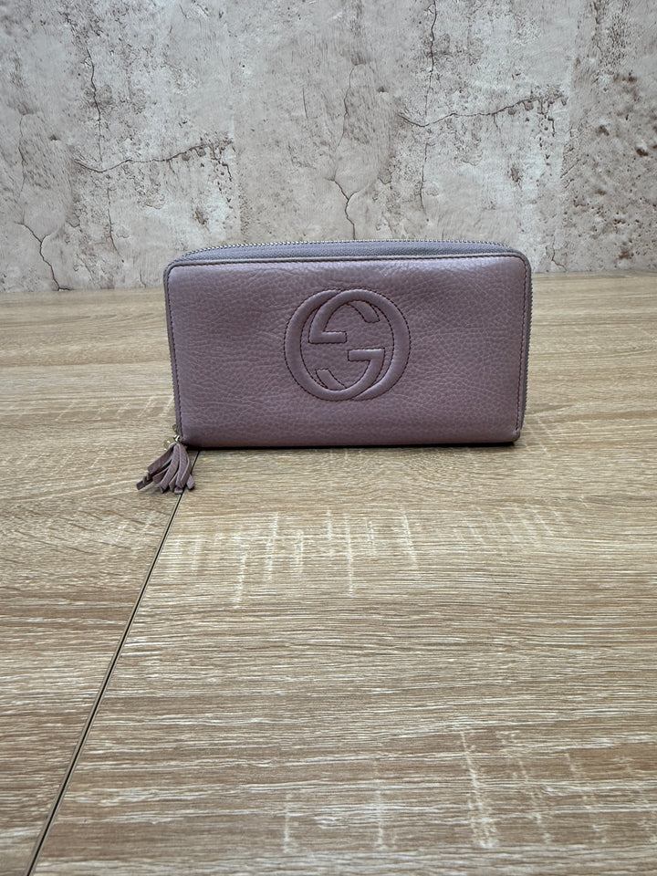 Gucci Dusty Pink Leather Soho Zippy Wallet