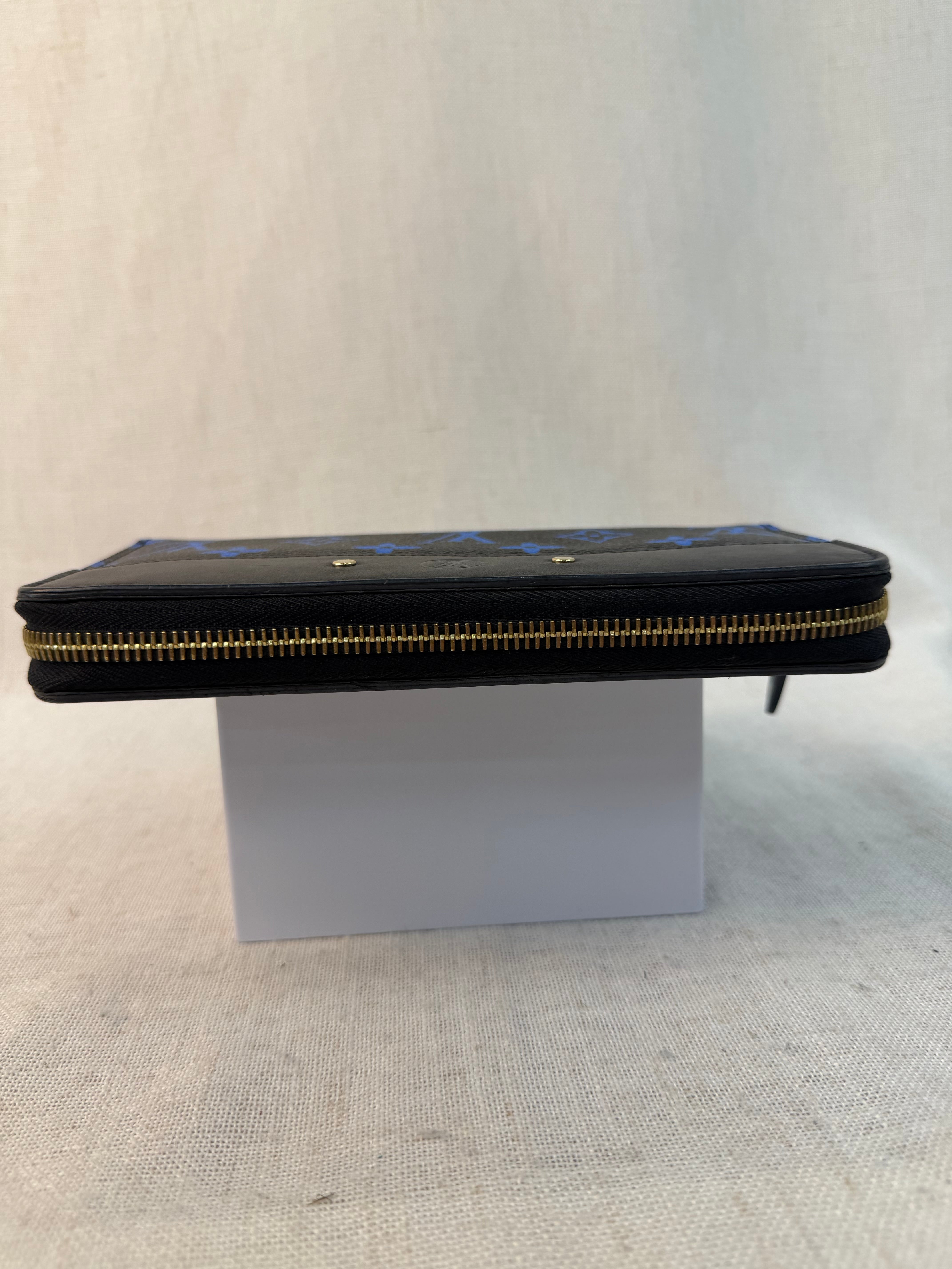 LIKE NEW Louis Vuitton Limited Edition Blue Monogram Zippy Wallet