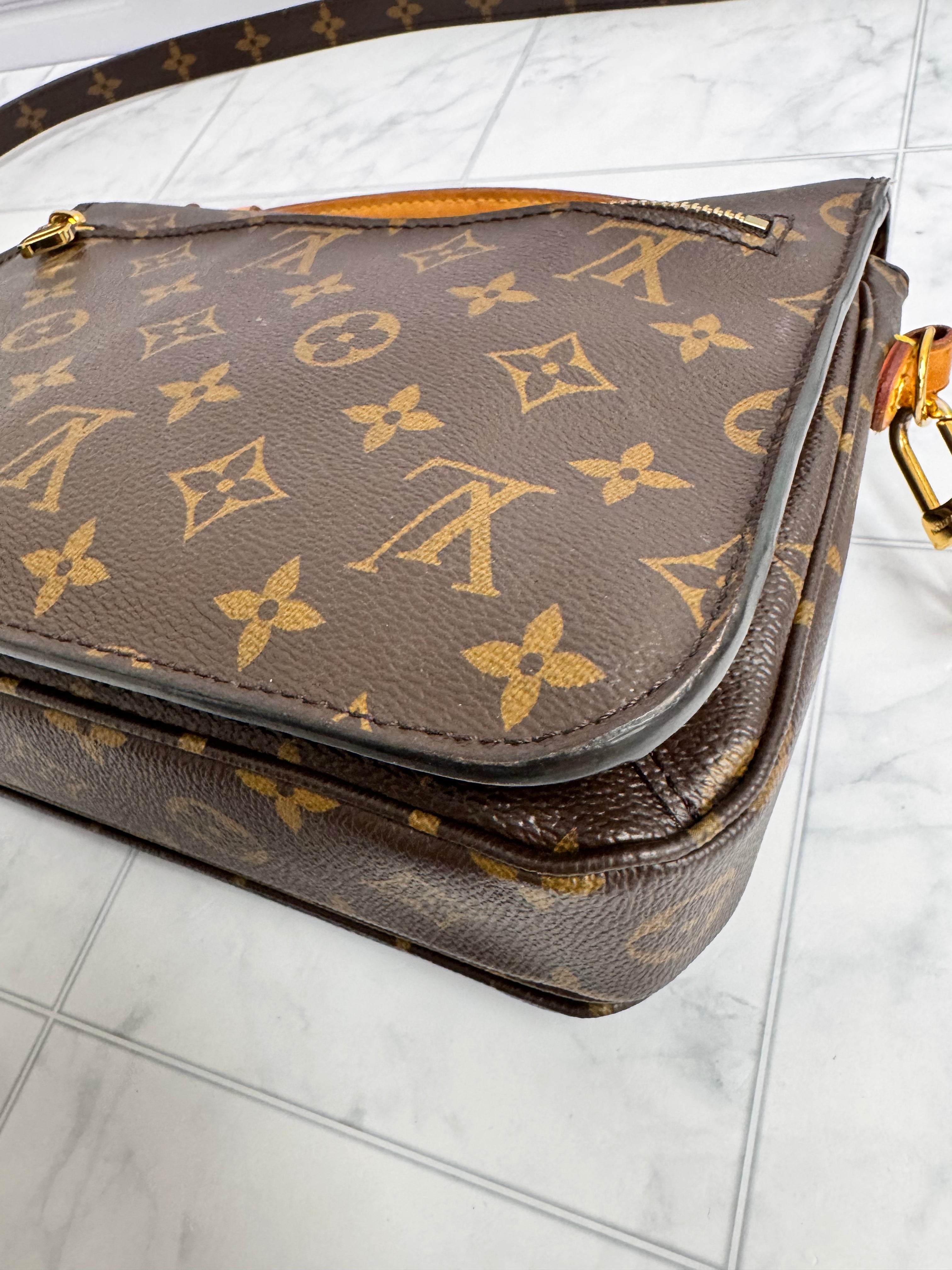DONS DROP* Louis Vuitton Monogram Pochette Metis Handbags