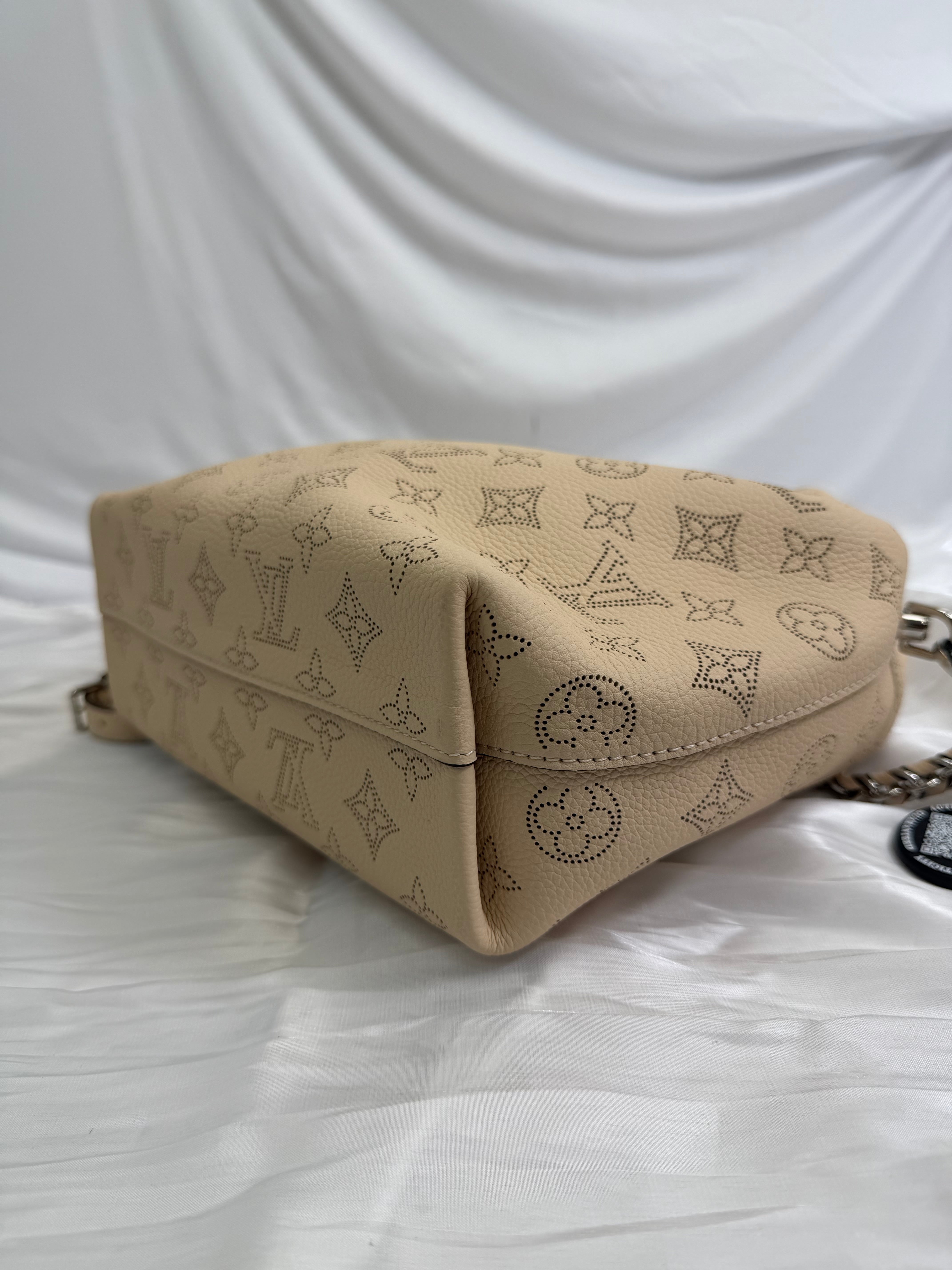 BRAND NEW Louis Vuitton Monogram Beige Mahina Leather Why Knot PM Bag