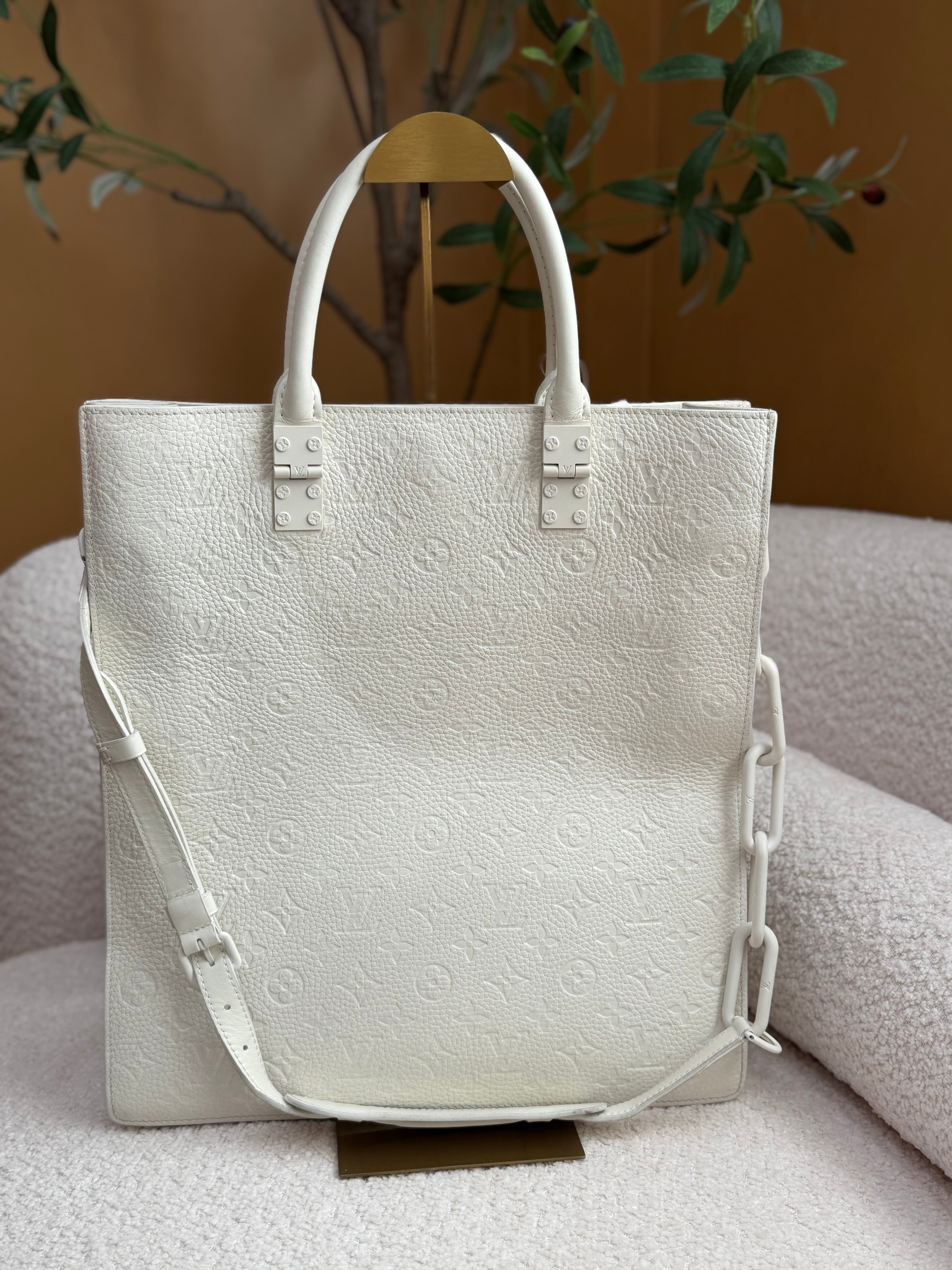 Louis Vuitton Monogram White Taurillon Sac Plat