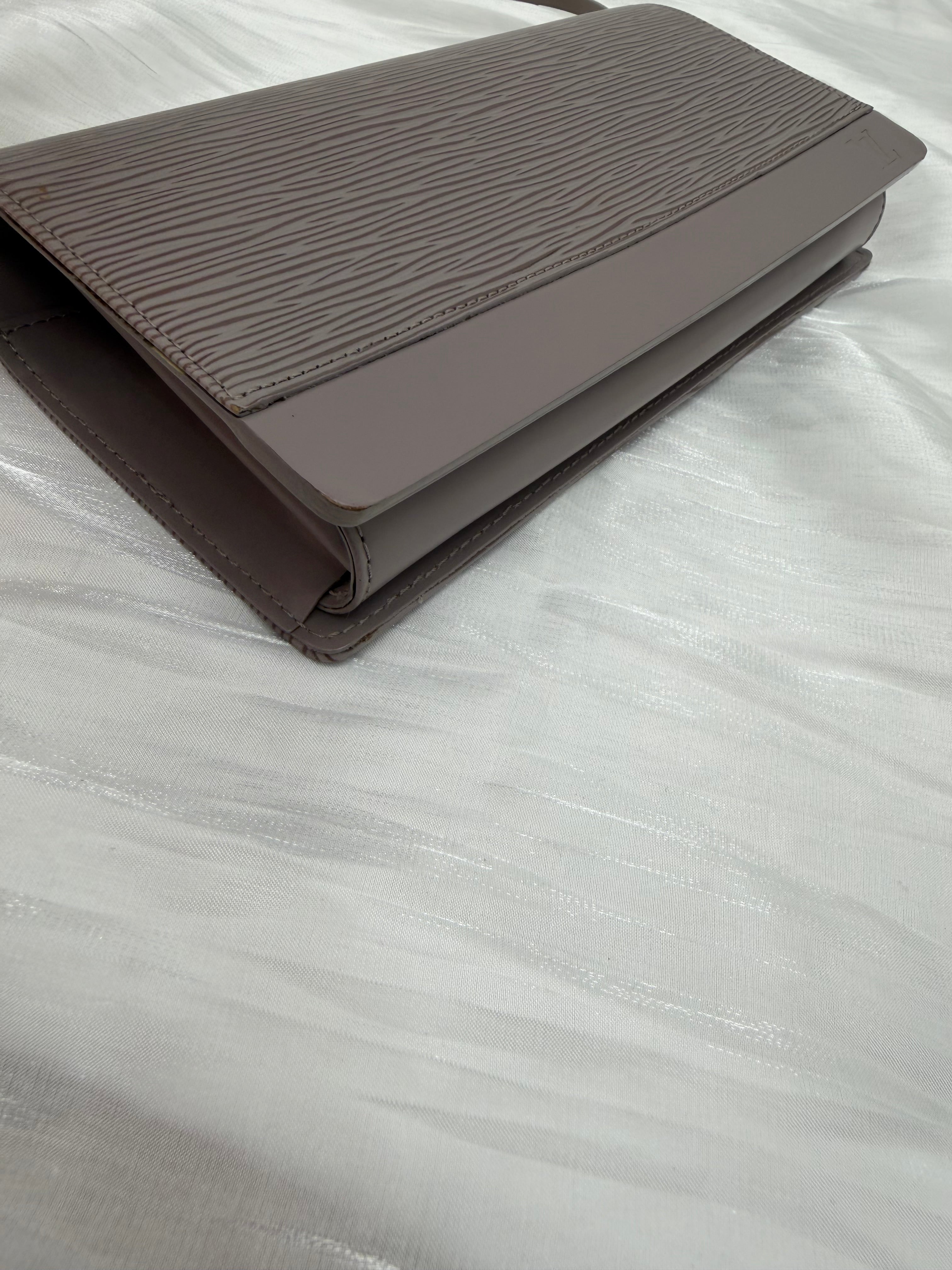 Louis Vuitton Lilac Epi Leather Honfleur Pochette