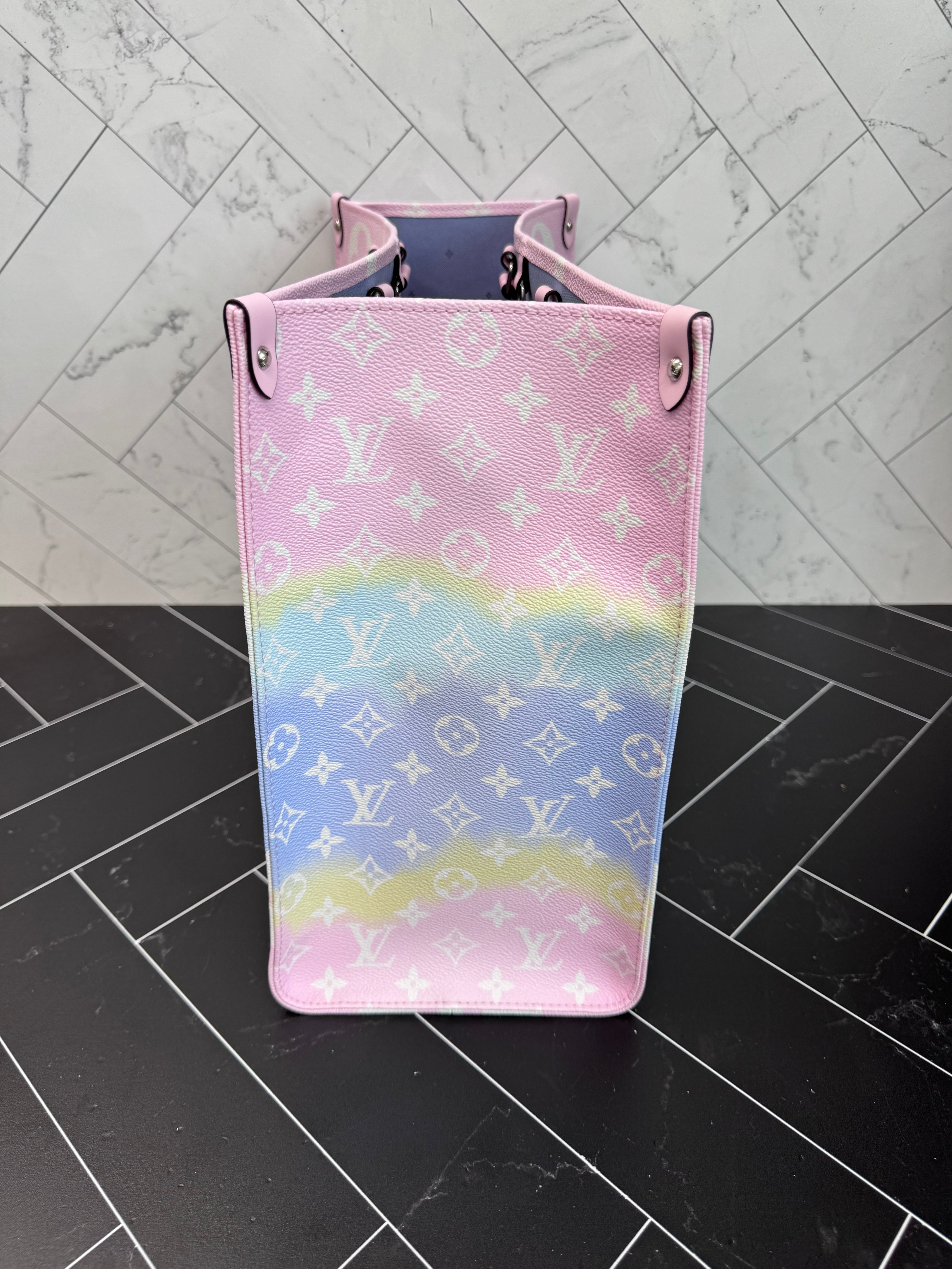 BRAND New- Louis Vuitton Escale Pastel On the Go GM