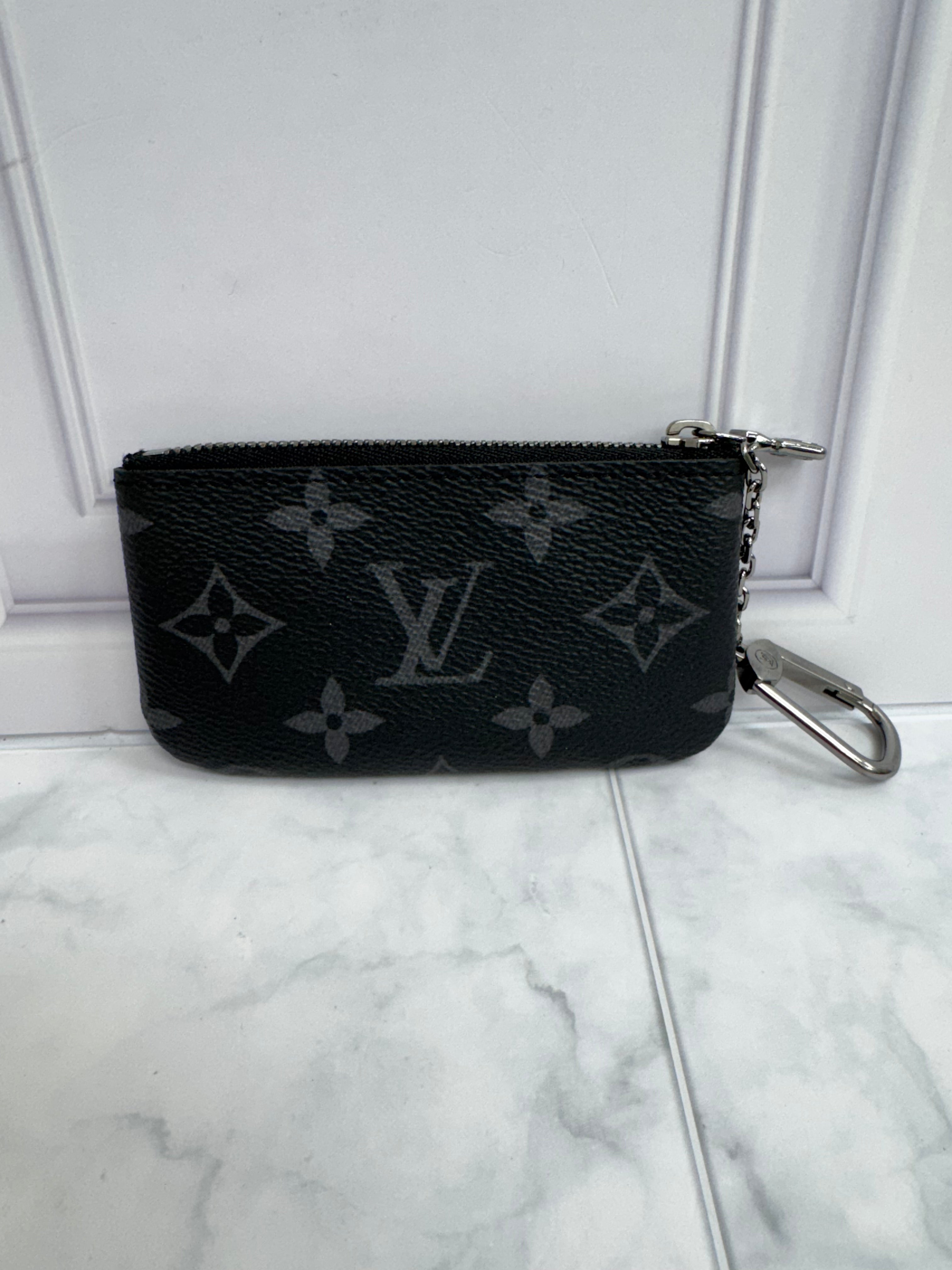 LIKE NEW - Louis Vuitton Monogram Eclipse Key Cles