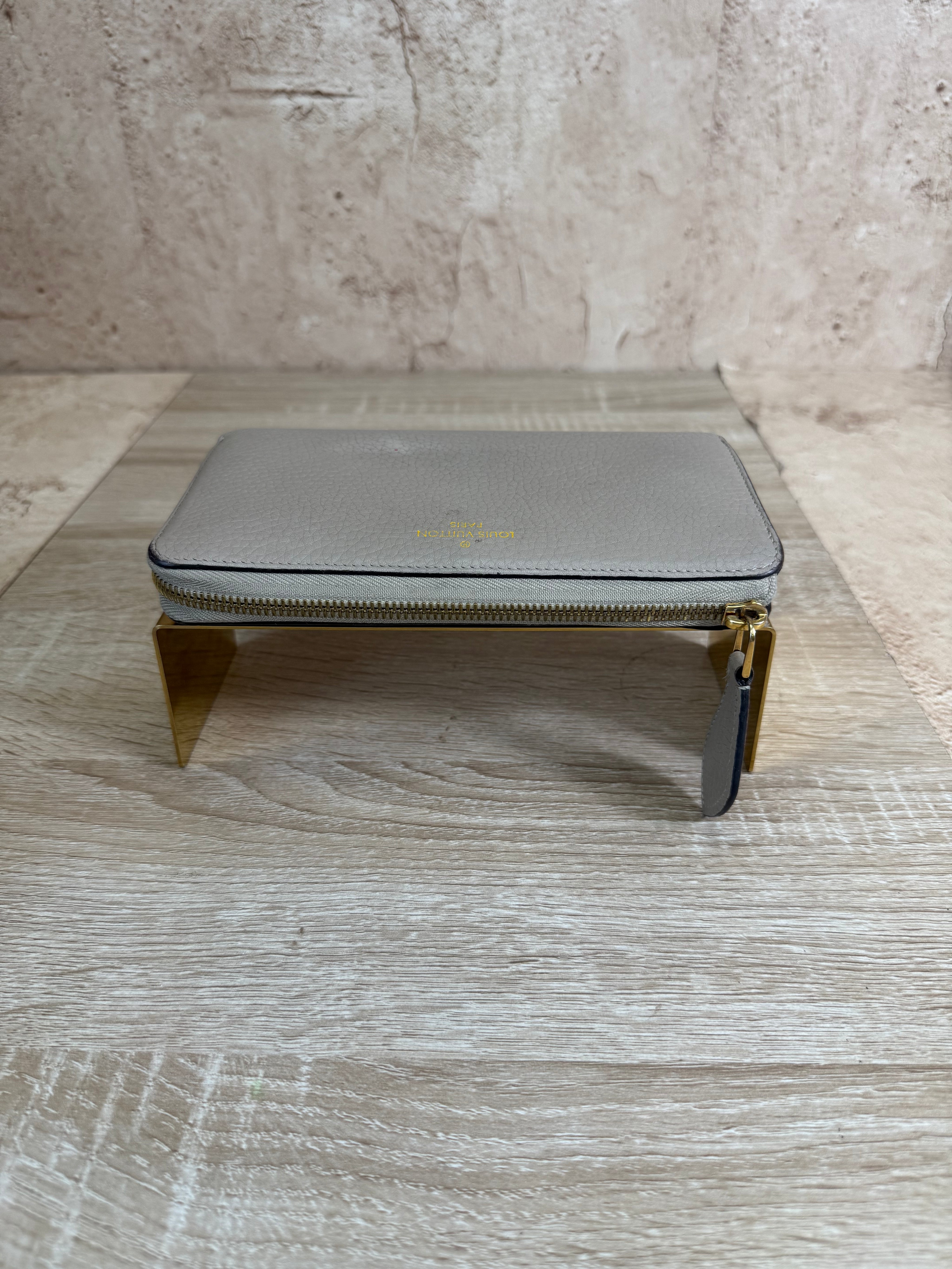 Louis Vuitton Beige Leather L Shaped Zippy Long Wallet