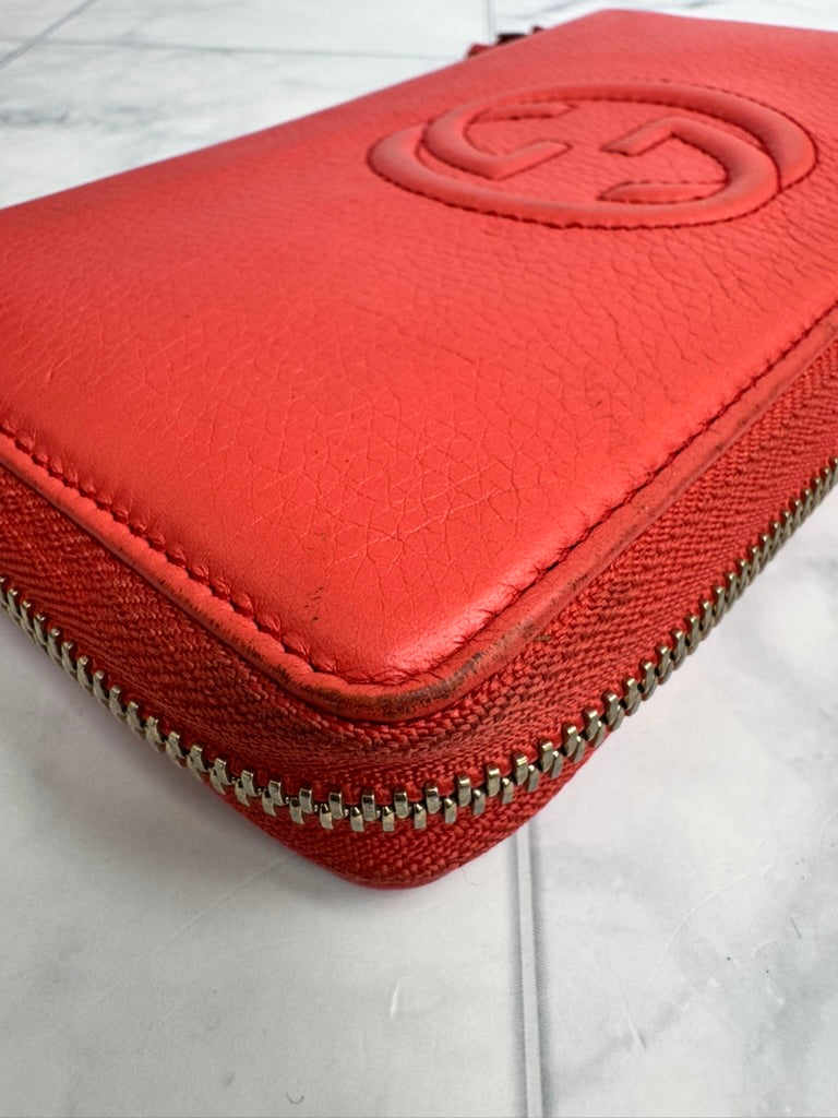 Gucci Red Grained Leather GG Soho Zippy Wallet