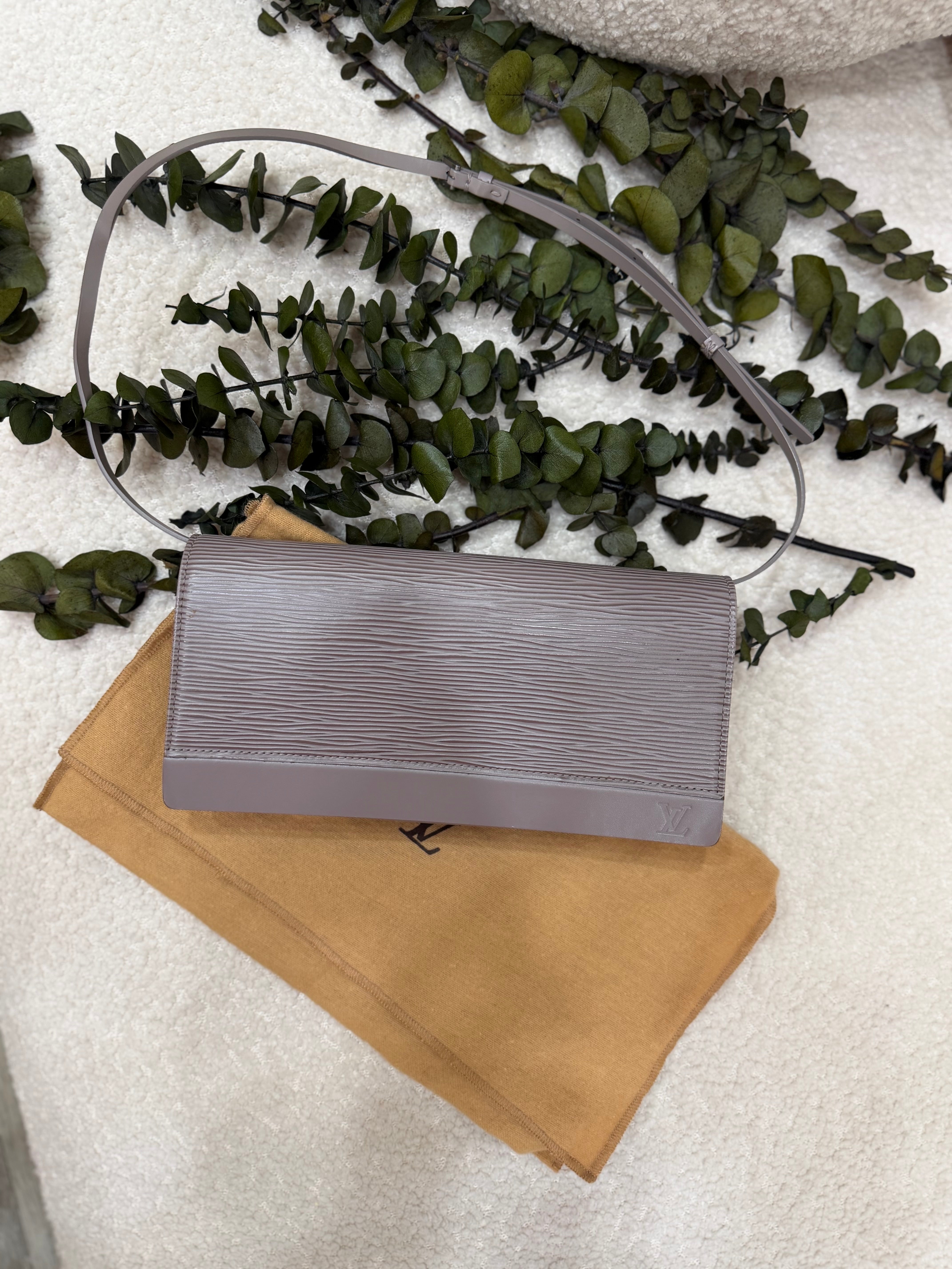 Louis Vuitton Lilac Epi Leather Honfleur Pochette